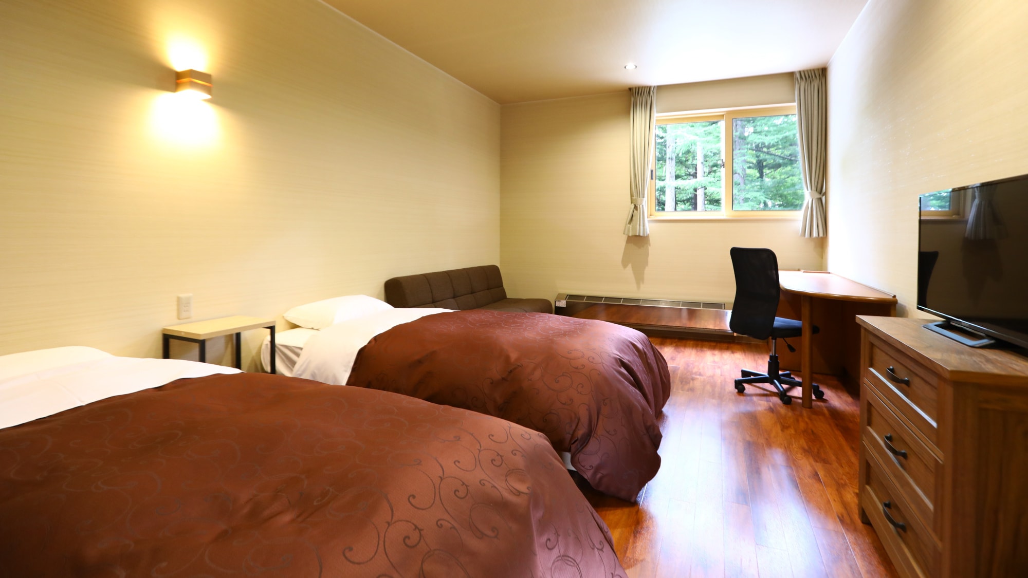 [Kamar tamu: Kamar twin tengah]