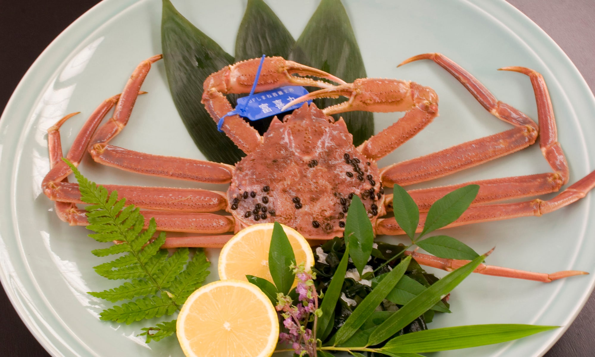 "Live crab kaiseki"