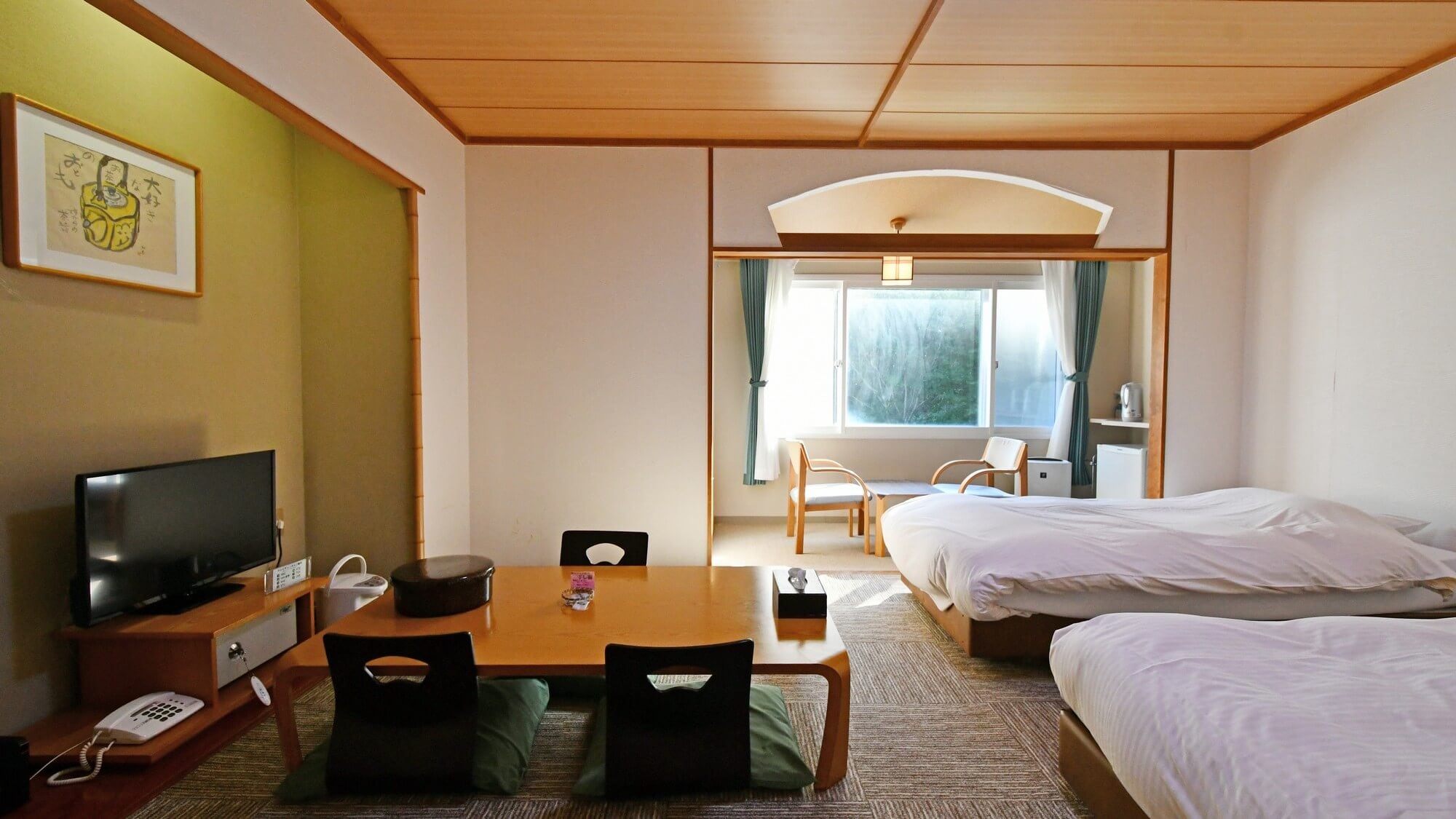 [Modern Japanese-style bed room] A comfortable Japanese-style bedroom that combines the best of both Japanese and Western styles.