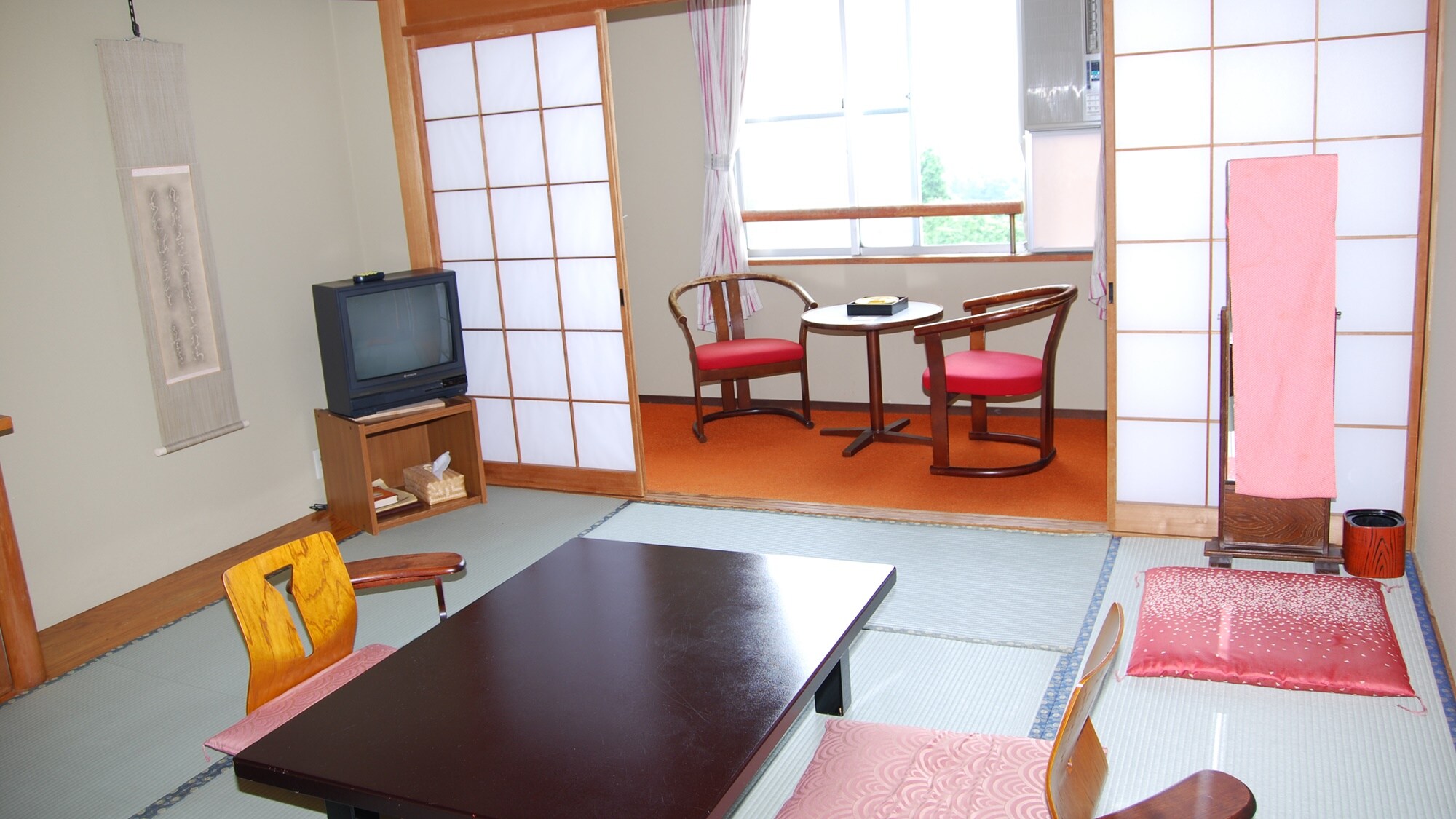 *[Room example] Main building, Japanese-style room, 8 tatami mats