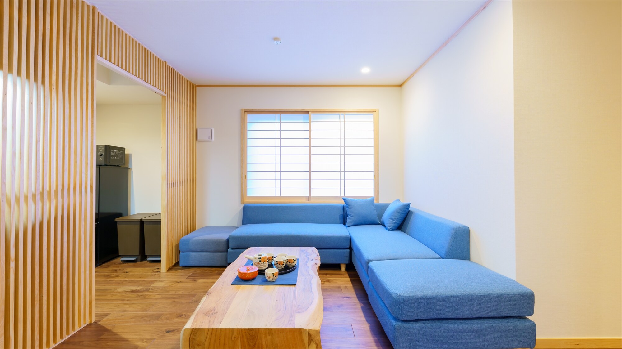 Living room (2LDK)