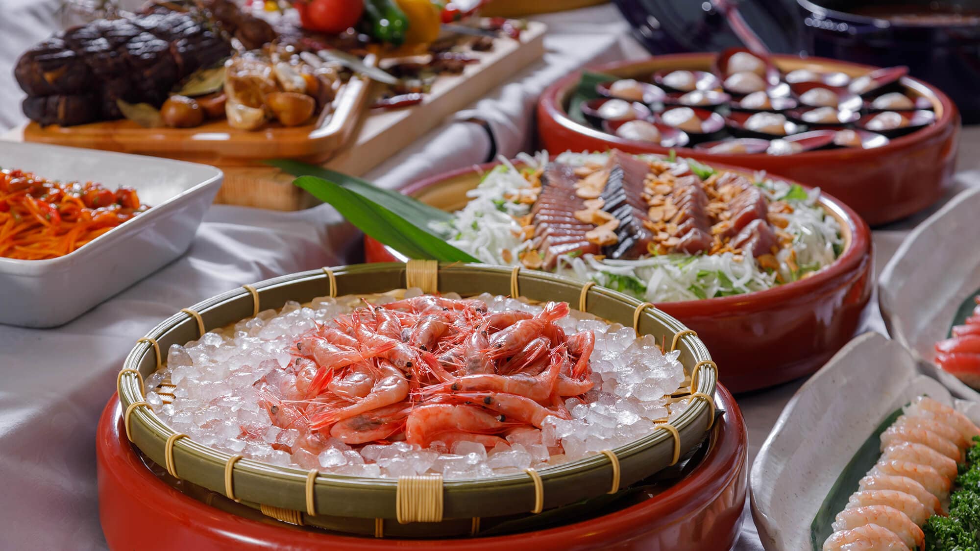 [Bữa tối tự chọn] <Royal Grand Chariot> Một buổi tụ họp lớn với nhiều hương vị theo mùa! Bếp sống và đồ ngọt đầy màu sắc