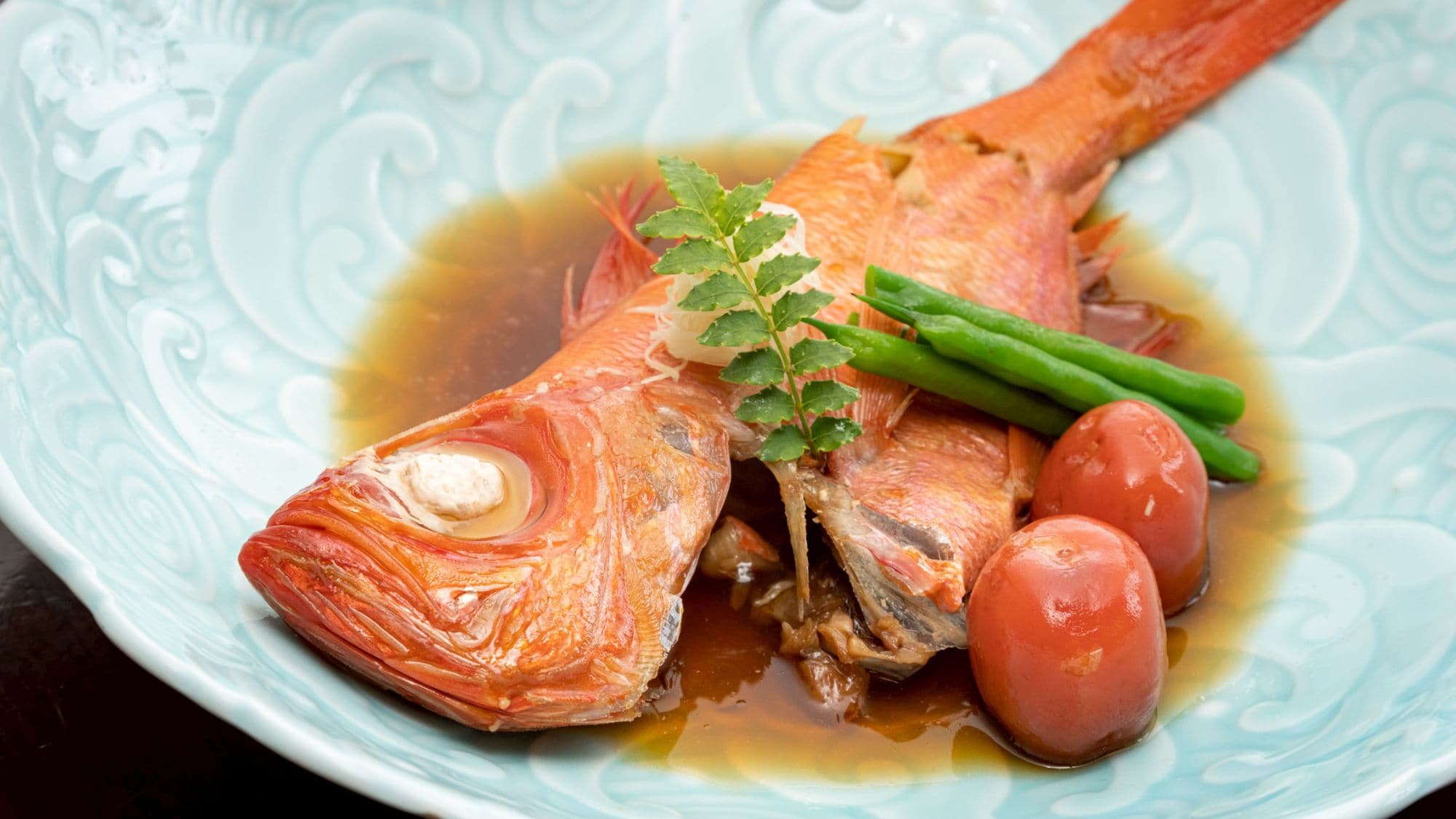 [Cá mú mắt vàng đánh bắt tại Choshi, hầm sốt Teriyaki] Cá mú mắt vàng thượng hạng, giàu chất béo, được chế biến hoàn hảo trong nước sốt ngọt và mặn.