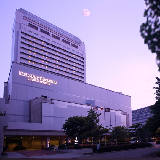 A landmark hotel on Rokko Island with a glittering night view