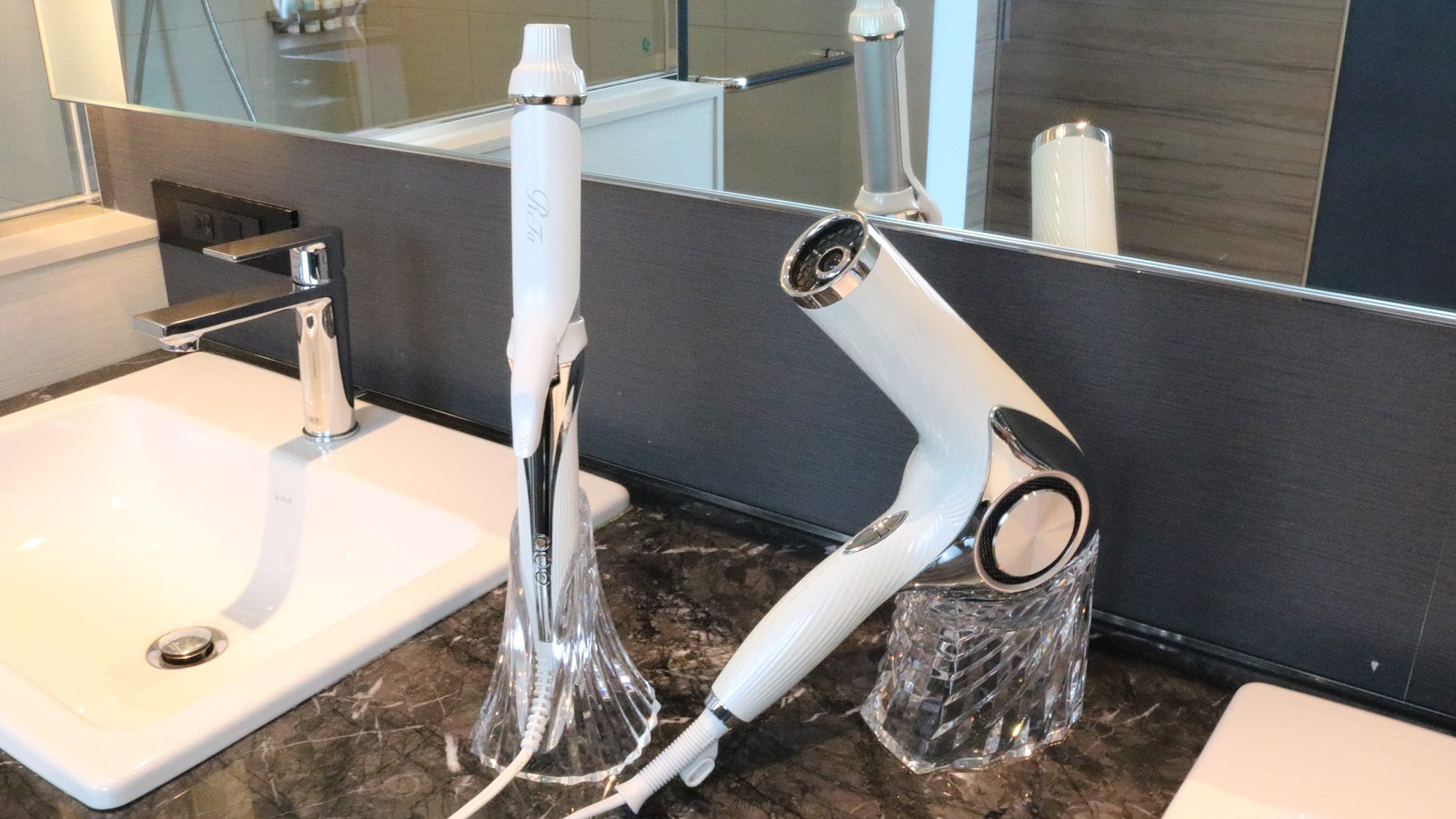 Máy sấy Refa Beautech Pro, Bàn là thẳng