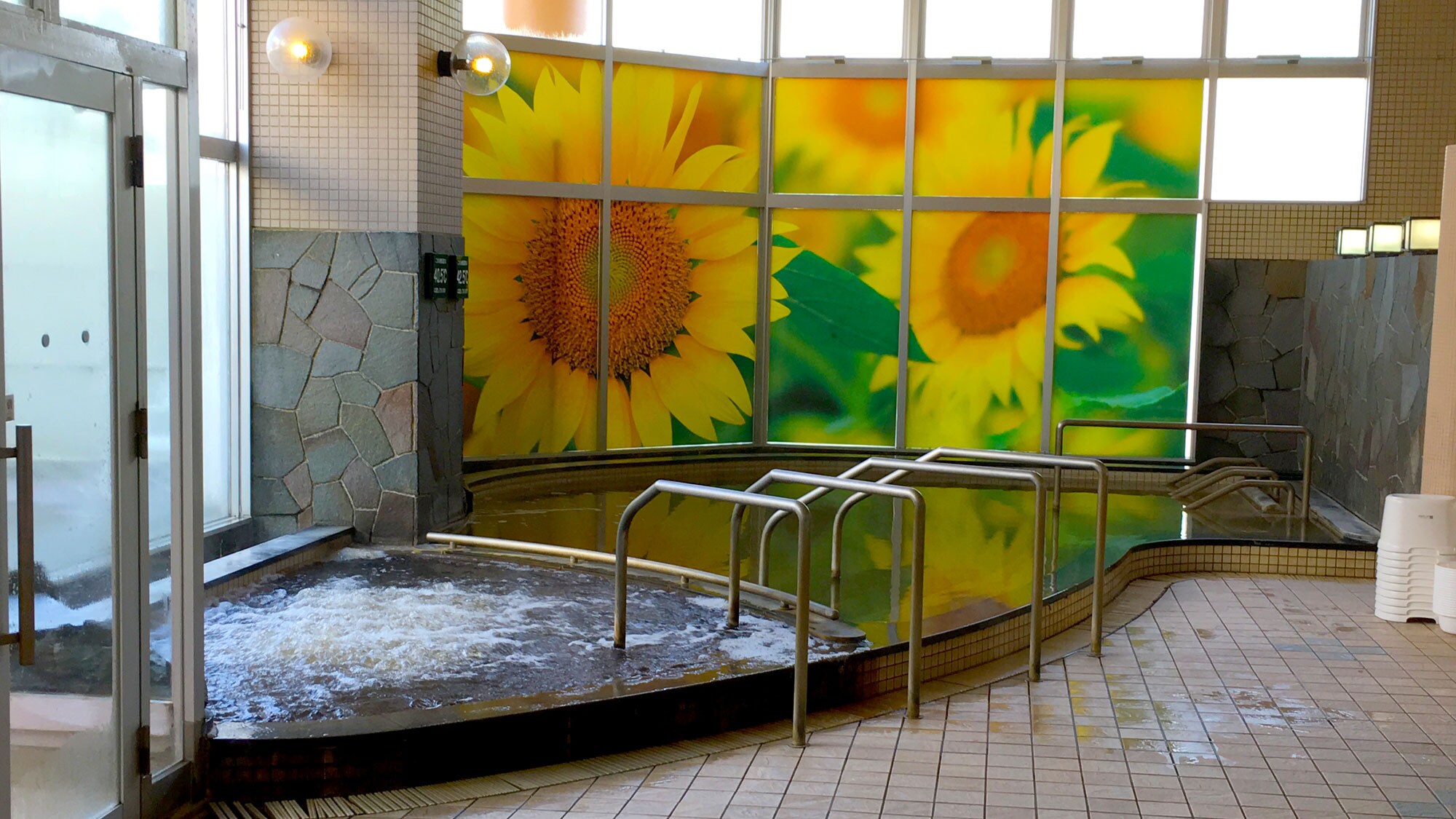 Hot spring facility "cradle" large communal bath