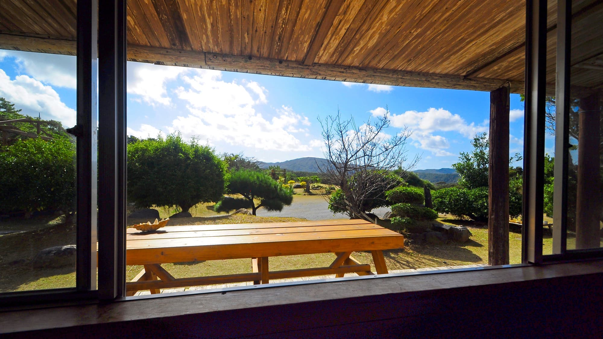 [Pension Japanese-style room 12 tatami mats (shared shower and toilet)] View from the window