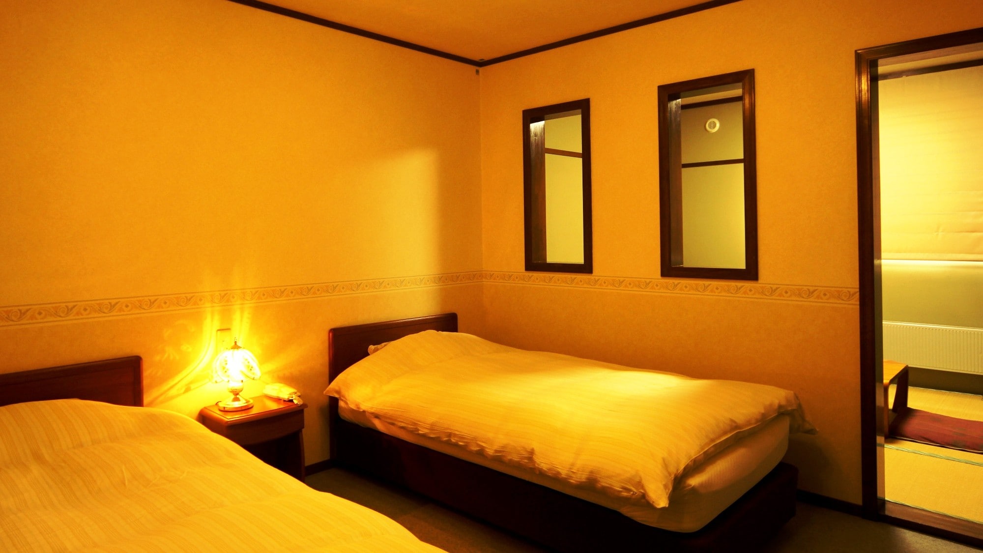 ◆Japanese-Western style room. Stretch your legs and relax.