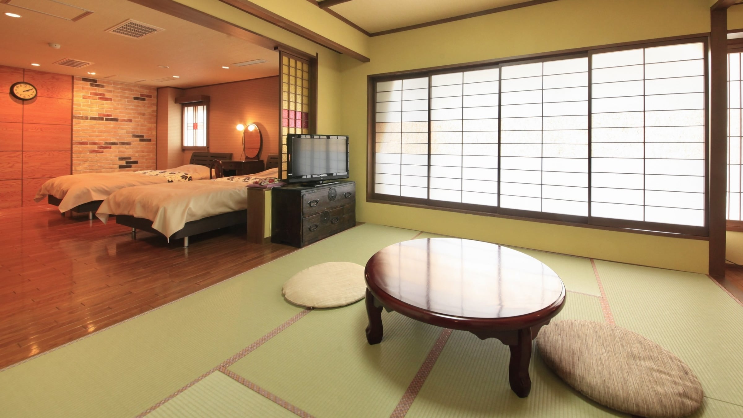Retro-modern ★ Popular Japanese-Western style room type (Japanese-style room 8 tatami mats + 10 tatami mats bedroom)