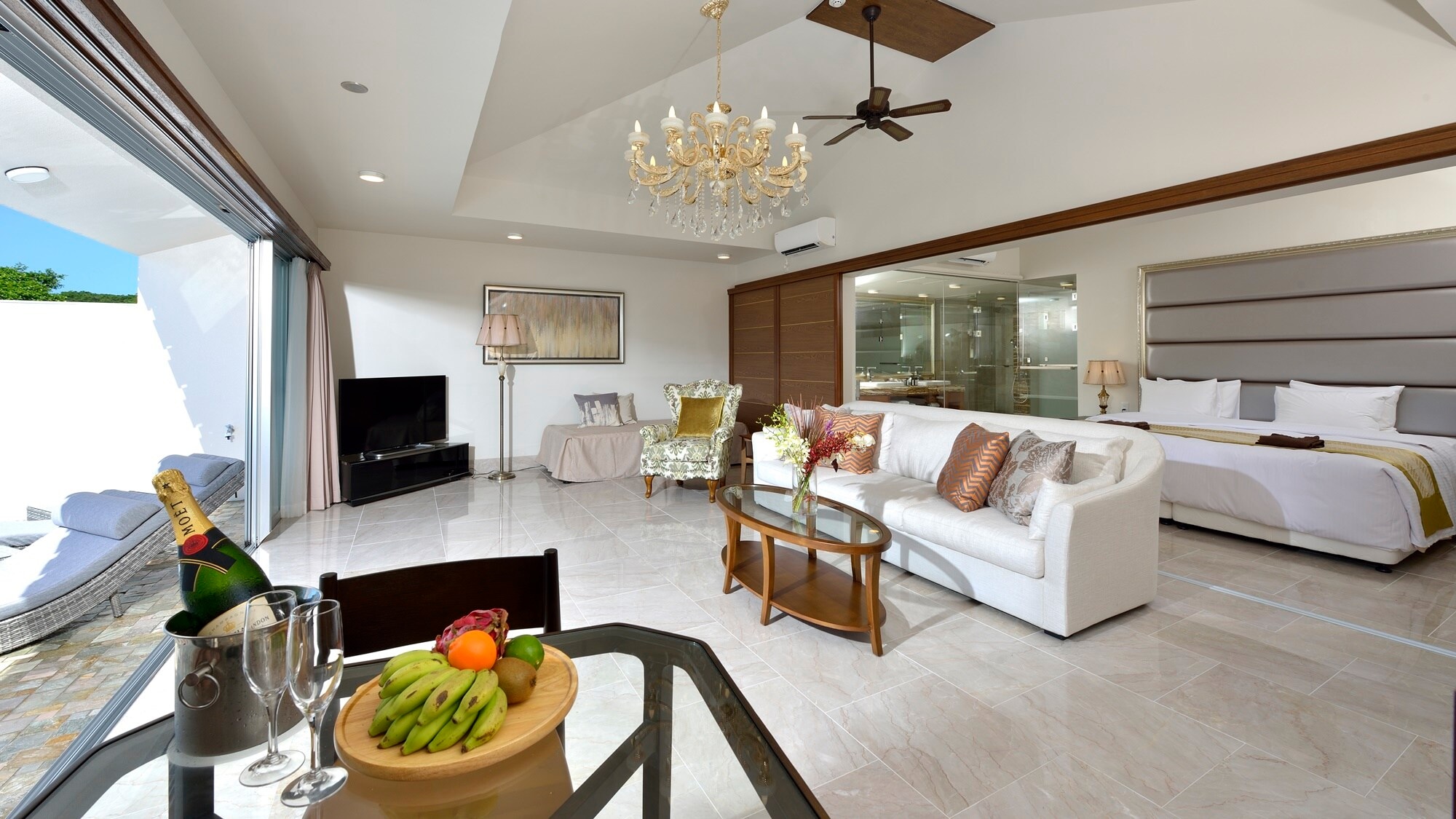 Photo 4: Royal Suite (Living Room) Best