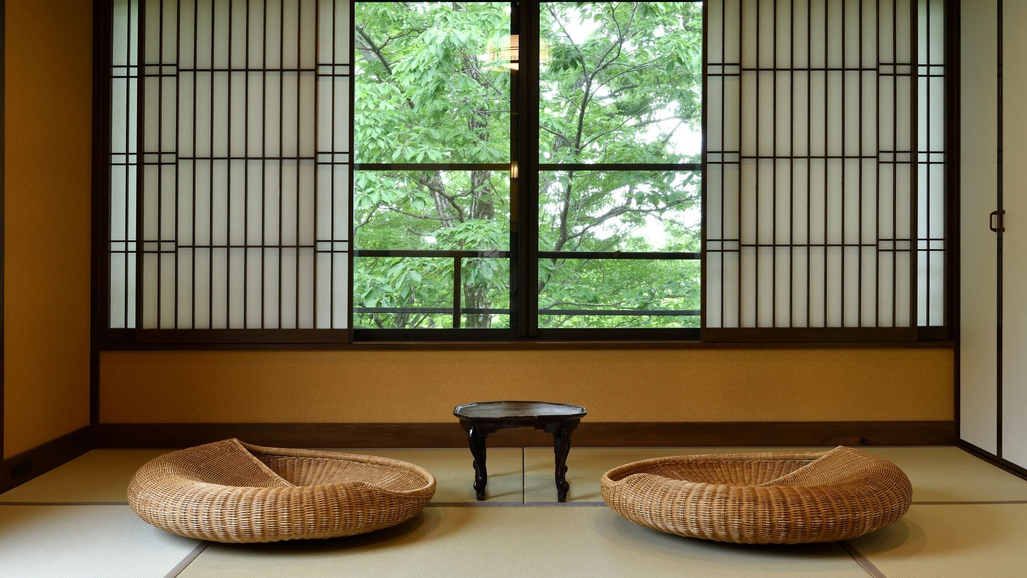 Kawaka cross-legged chair*