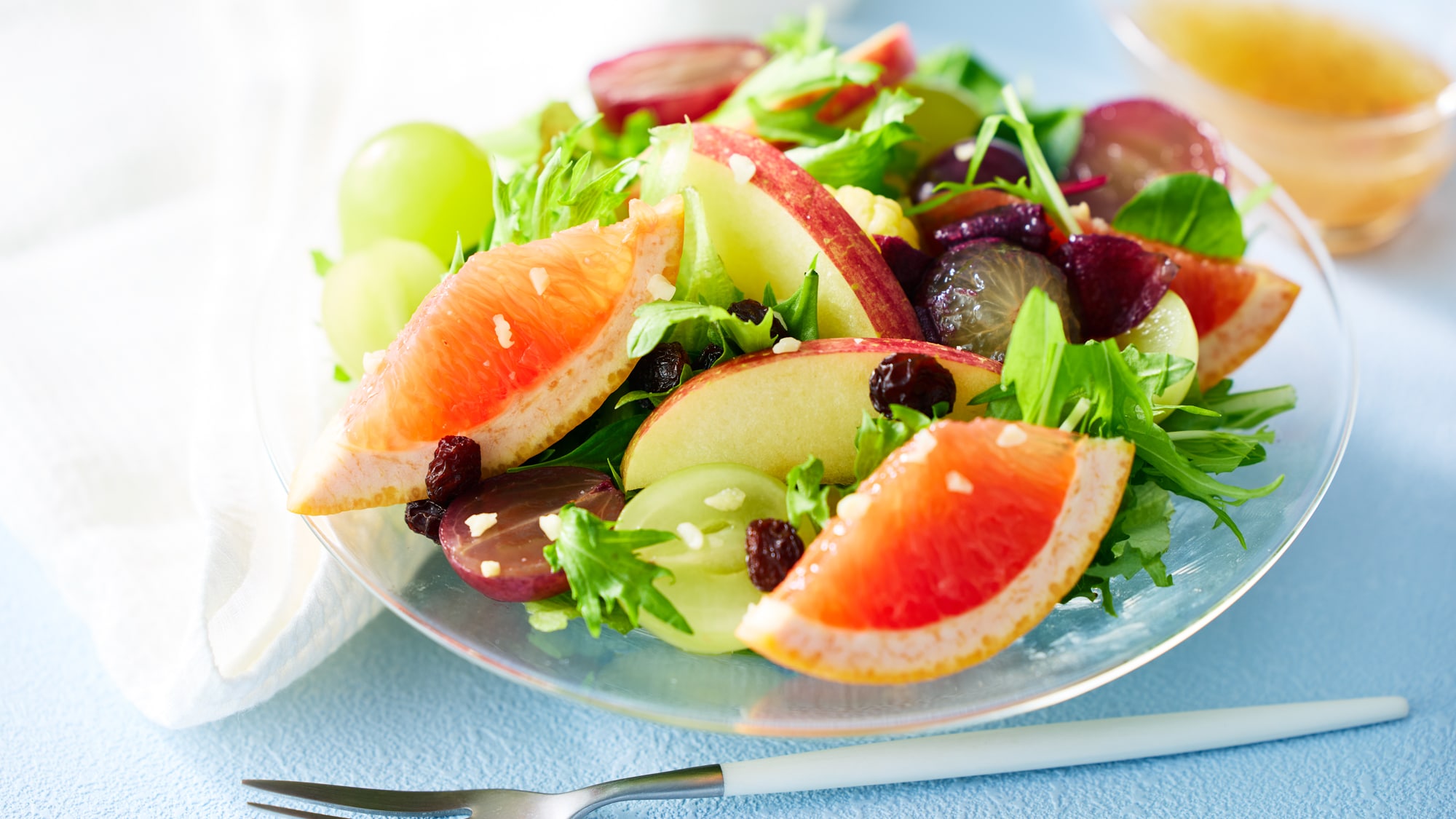 Nikmati membuat salad Anda sendiri di bar salad dan prasmanan buah kami, yang baik untuk kecantikan dan tubuh Anda.