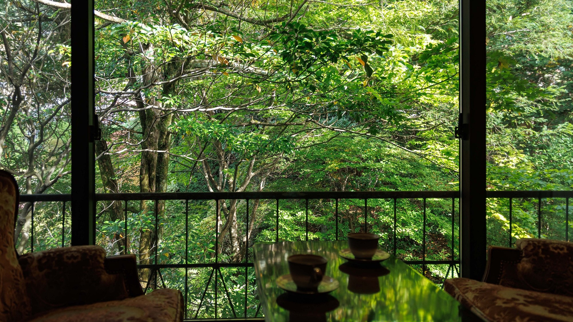 ■ [Suigetsu] Main building Japanese-style room 10 tatami mats + wide veranda / View of the Japanese garden reflecting the four seasons