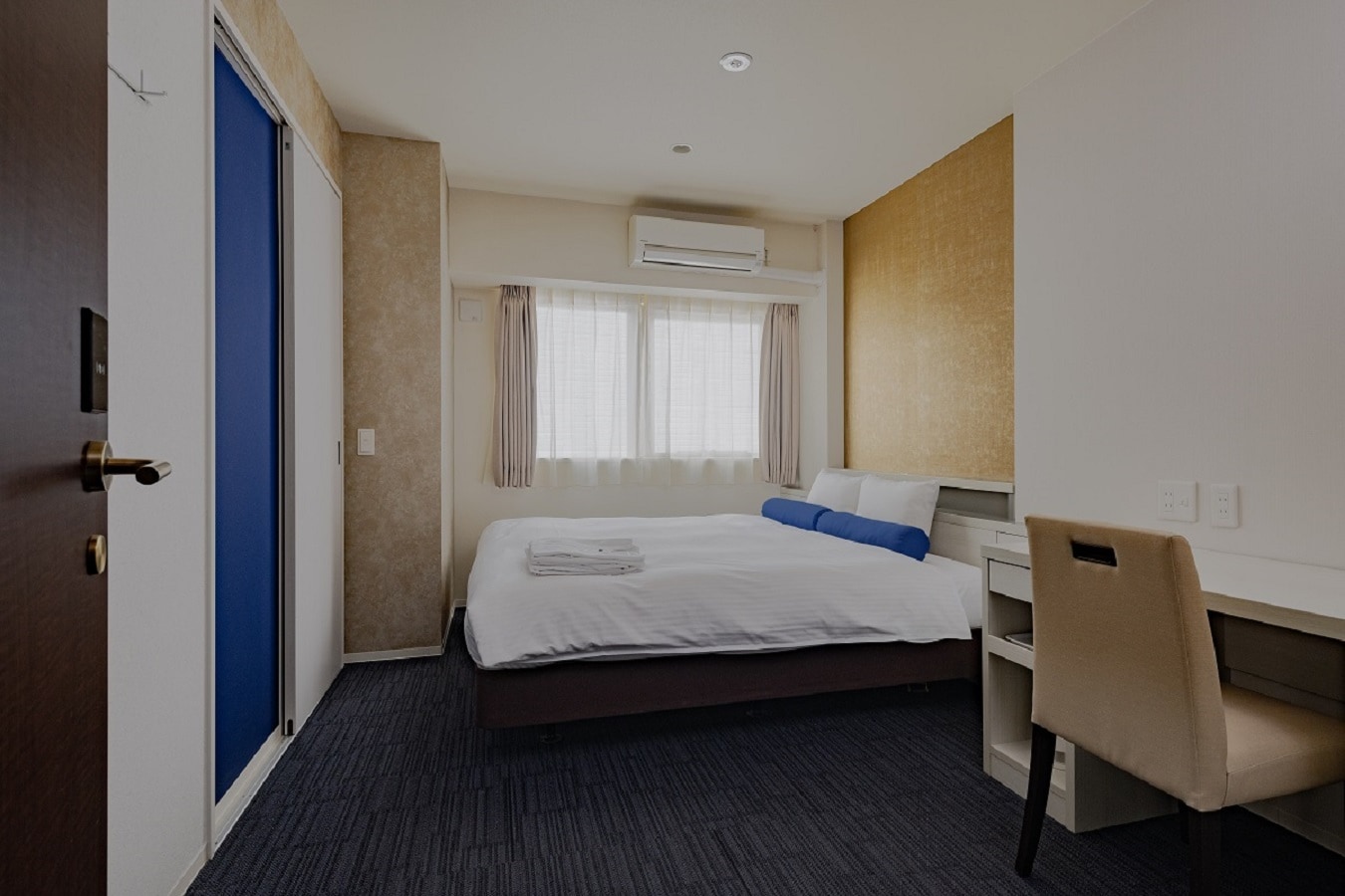 [Standard King Room]