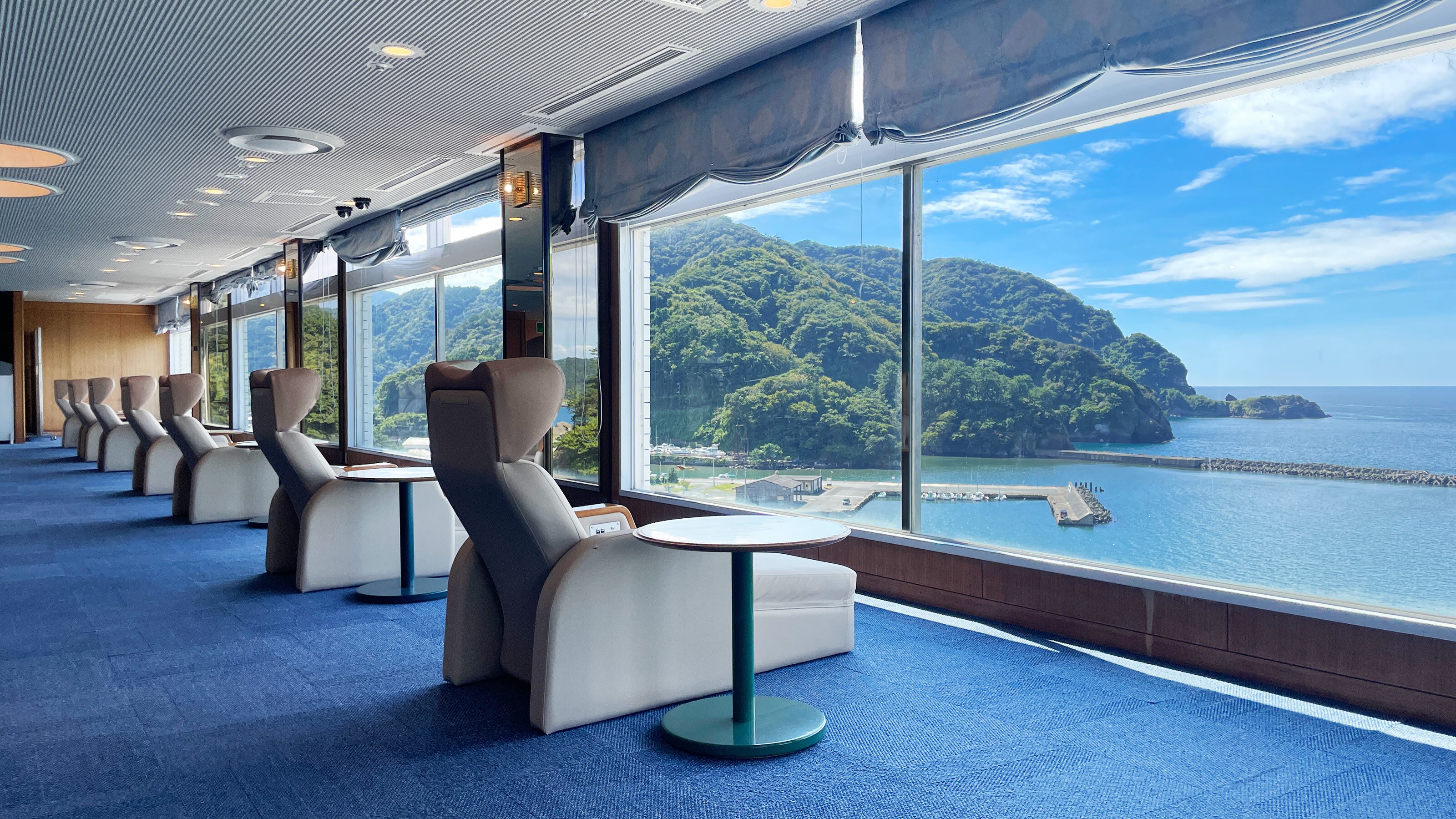 Top floor 10th floor lounge space