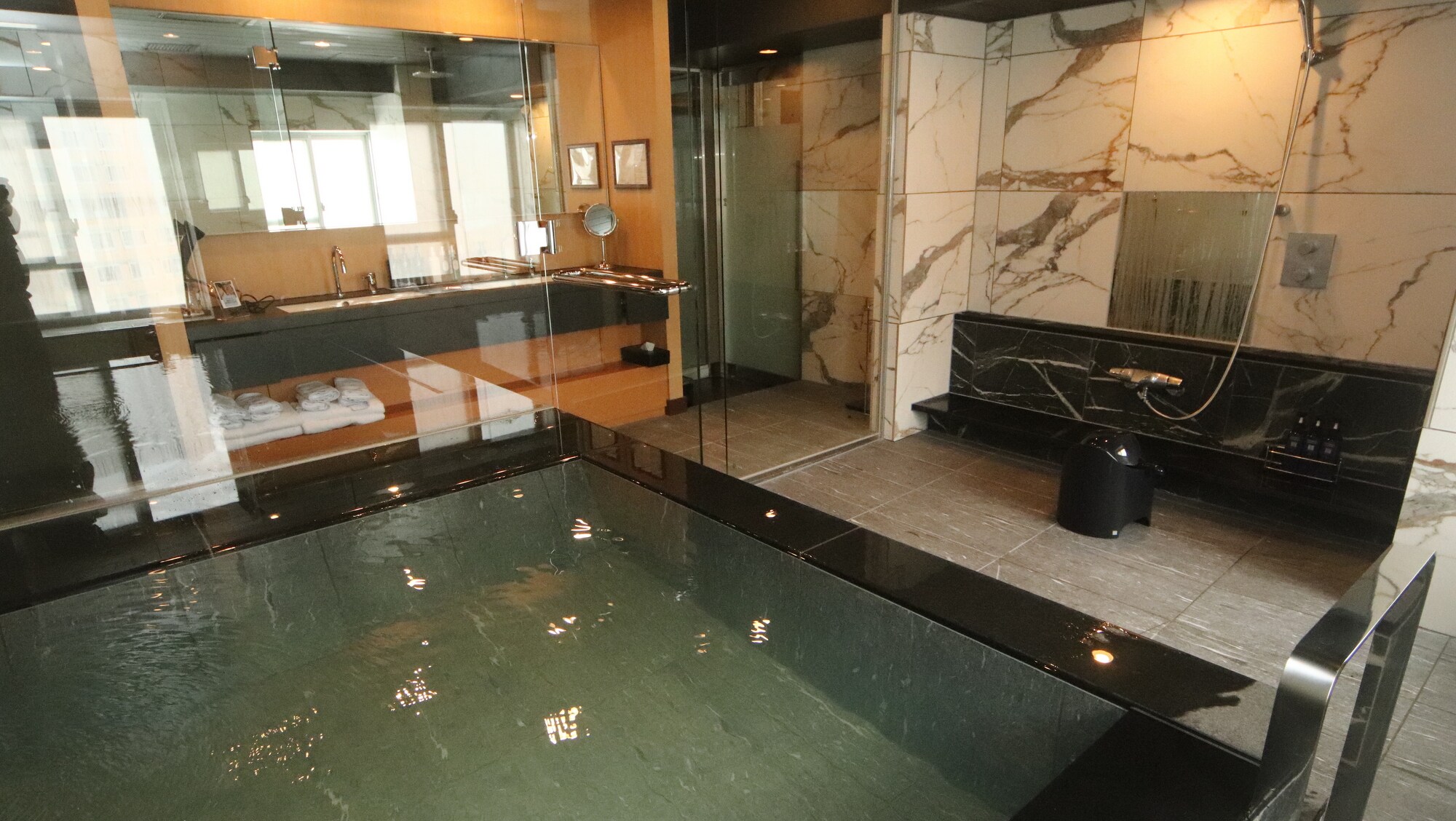 [801 Suite Room] A special room with only one room (approximately 100 square meters). Equipped with a bathtub where you can stretch your legs and relax.