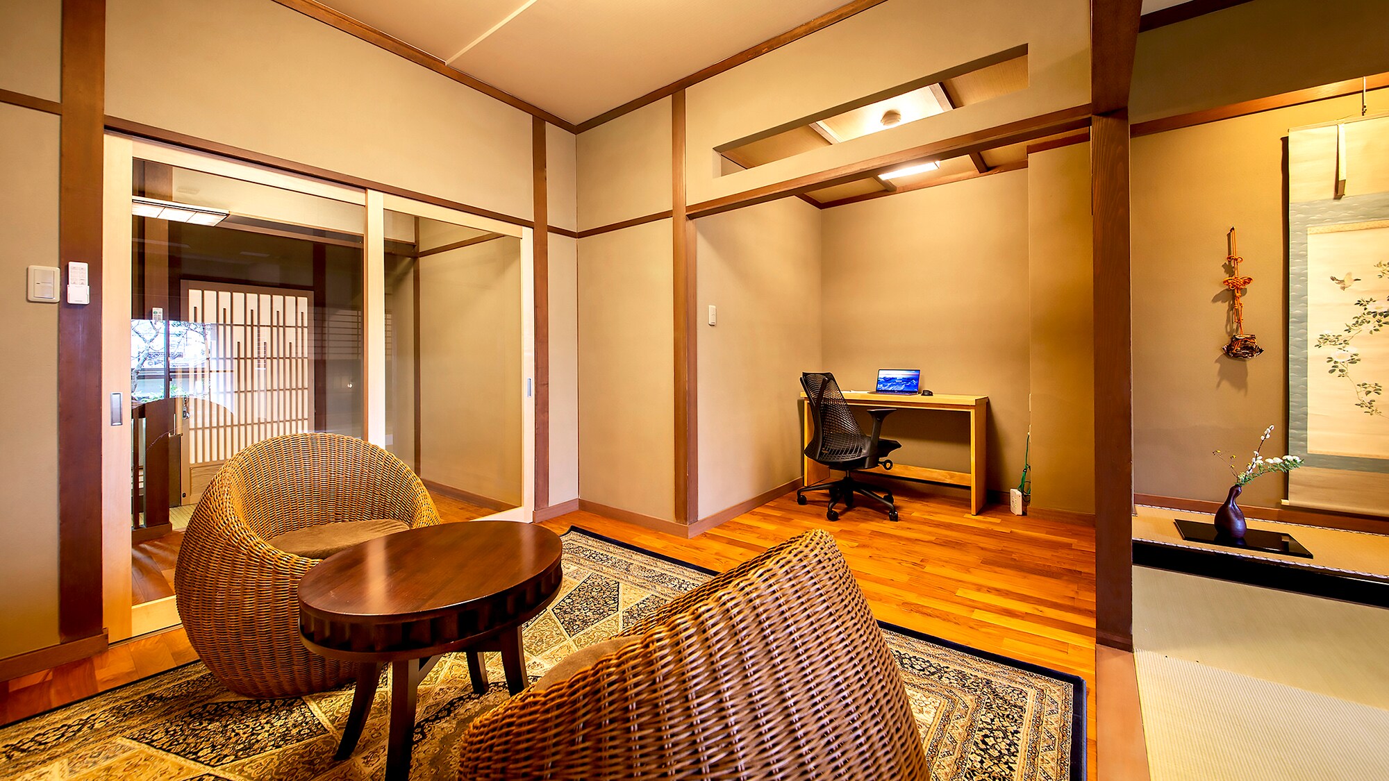 [Bleaching woman -sarashime-] Waiting room + working space