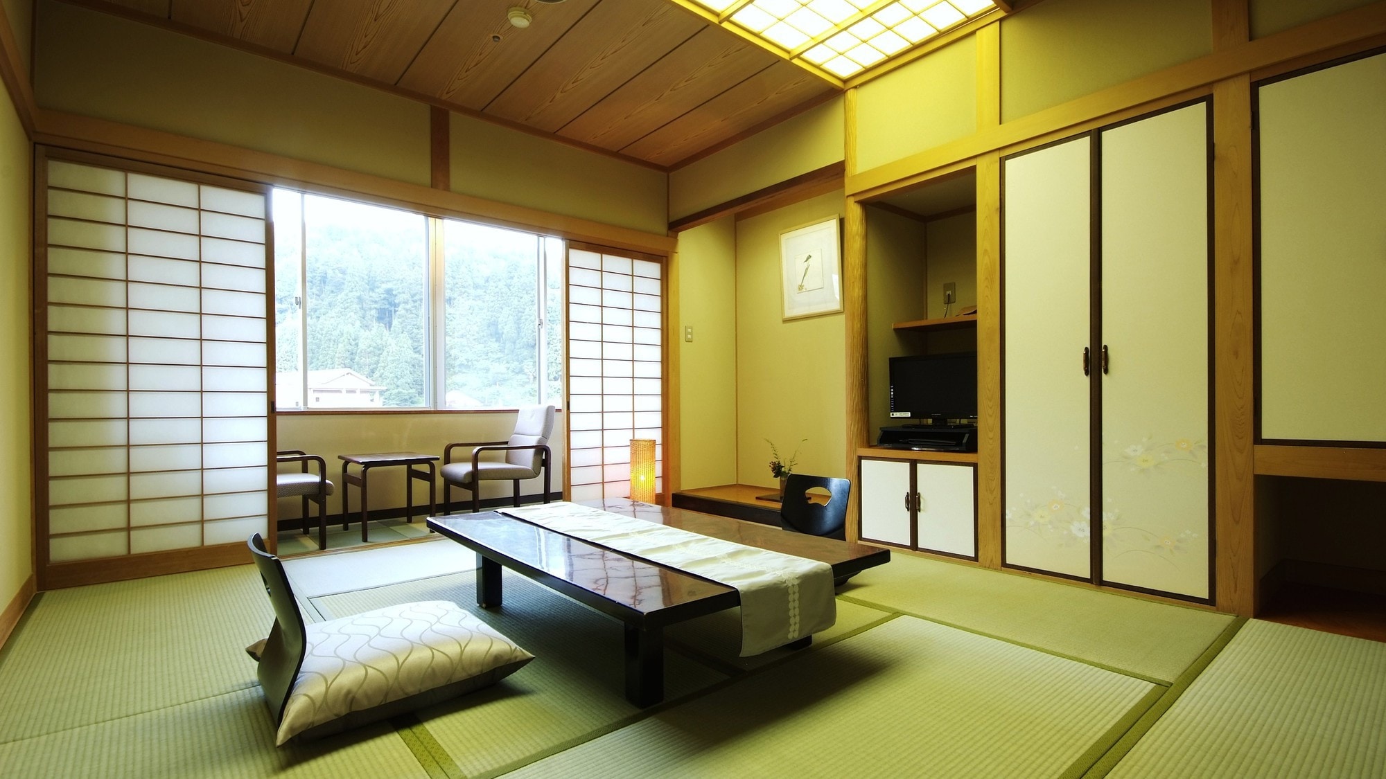 本館日式房間10張榻榻米[34㎡] / 因為與前廳在同一樓層，所以價格合理。