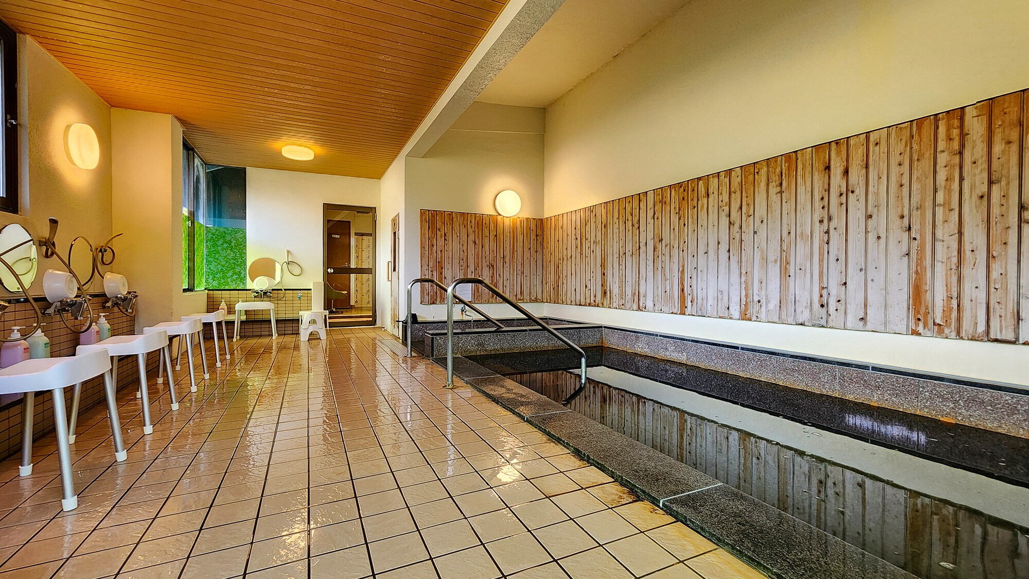 # [Yunosawa Onsen] Stretch your legs and relax...
