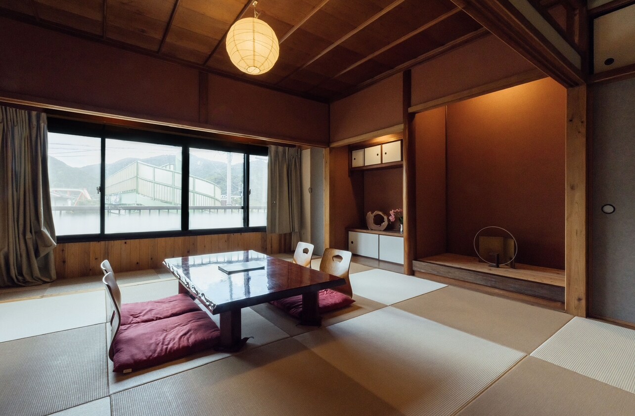 Second floor guest rooms