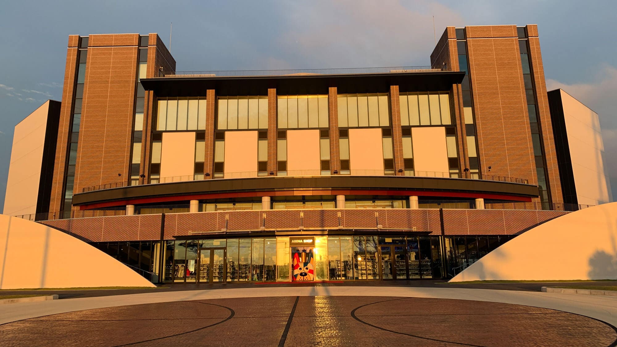 [Okinawa Arena] About 10 minutes by car from the hotel ♪