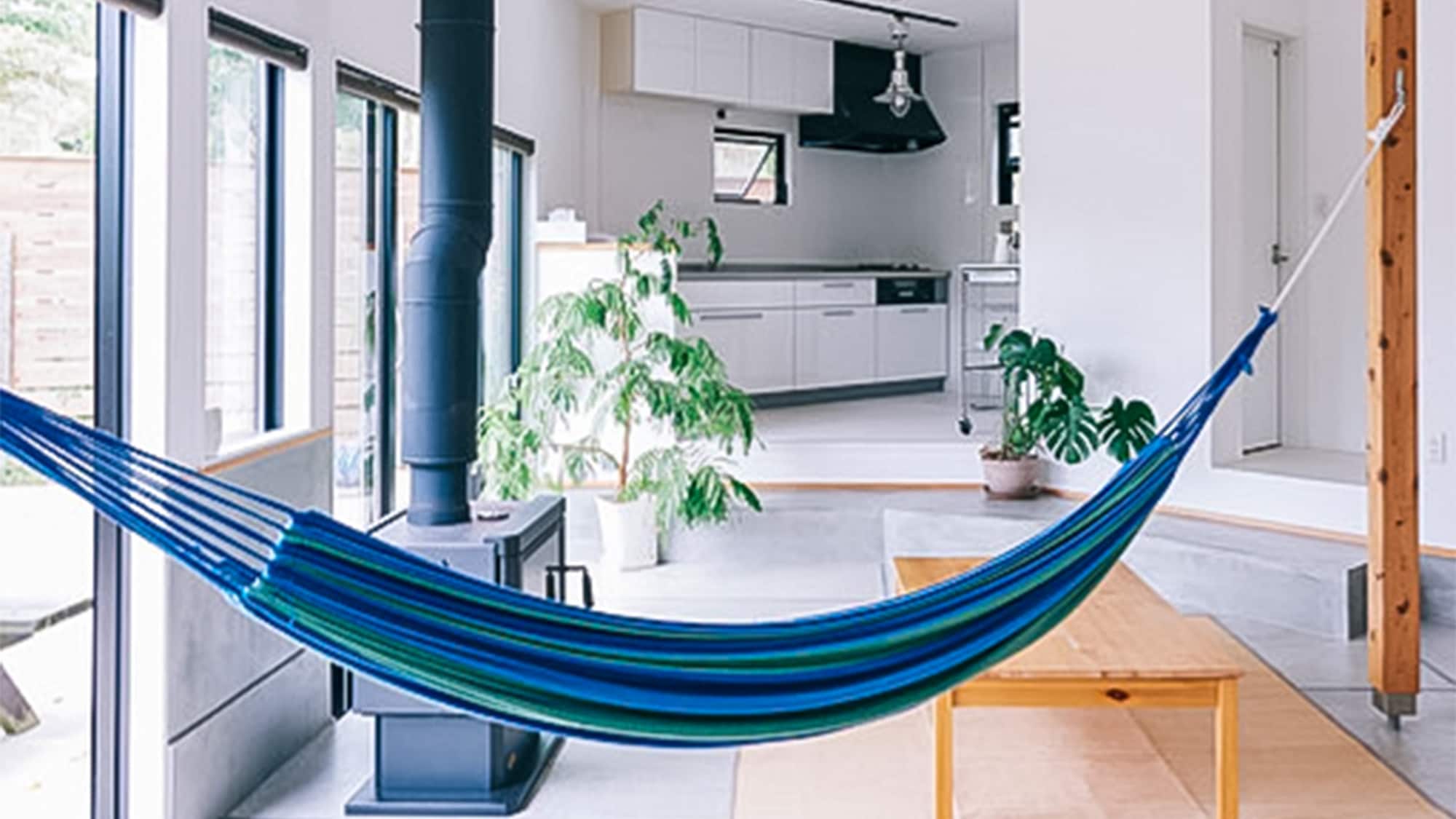 ・ [Living room] How about reading in a hammock?