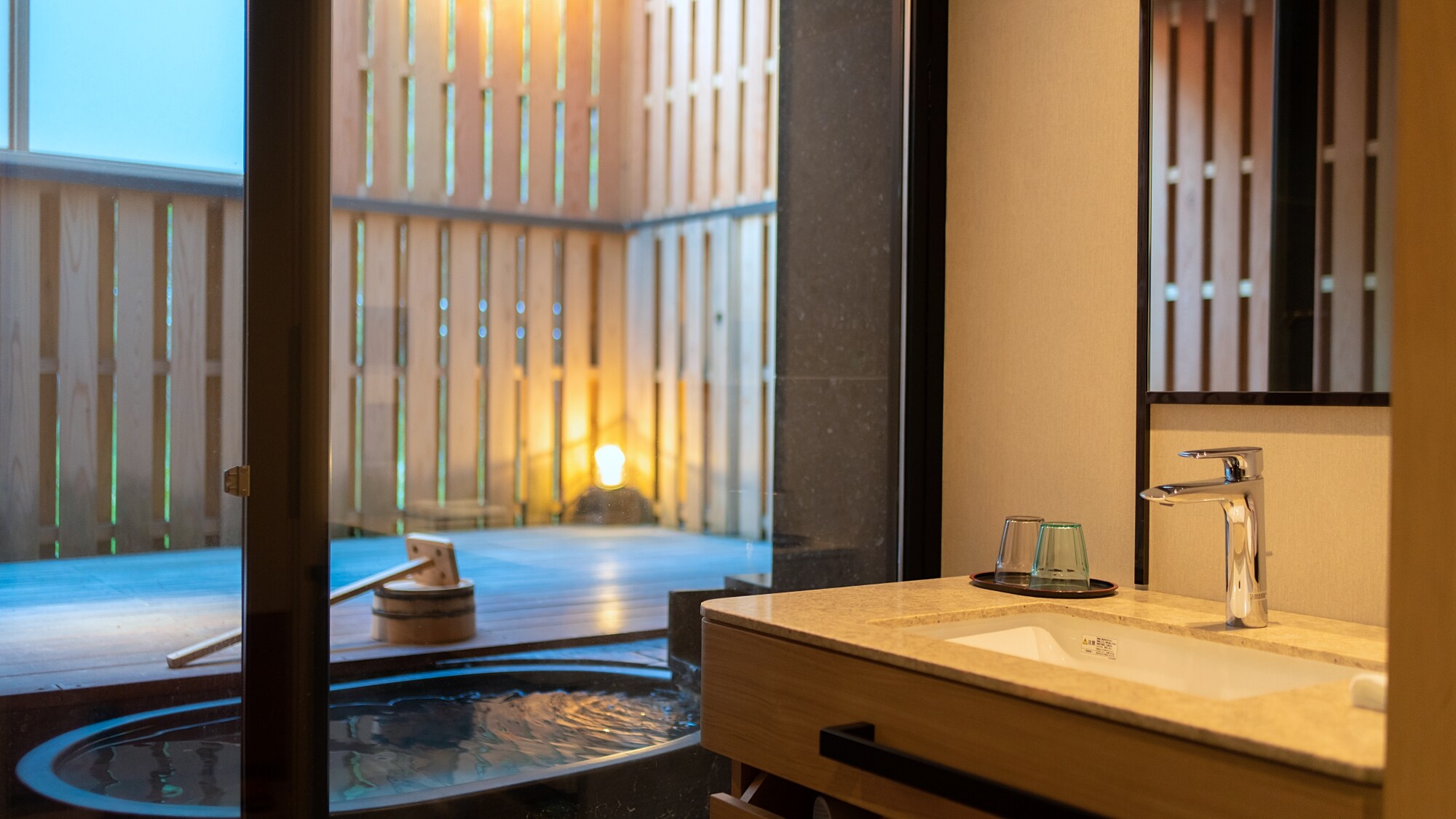Guest room / [Komakusa] with semi-open-air bath <25 square meters>