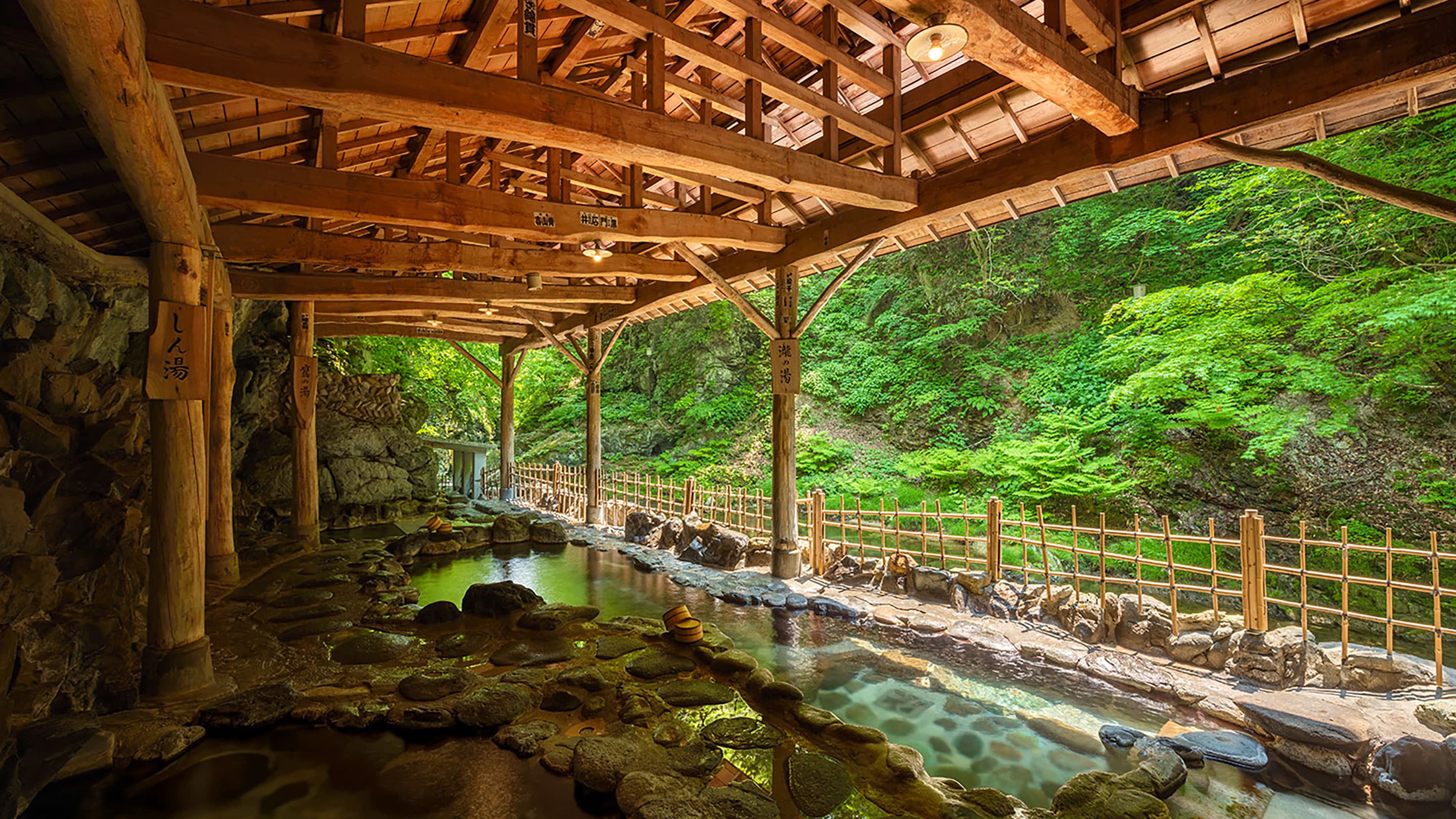 保留著最初發現時的面貌的天然岩浴場