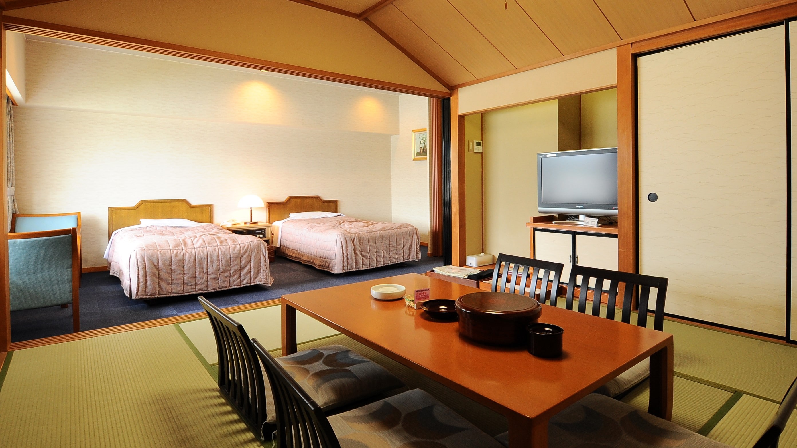 ●Japanese-Western style room