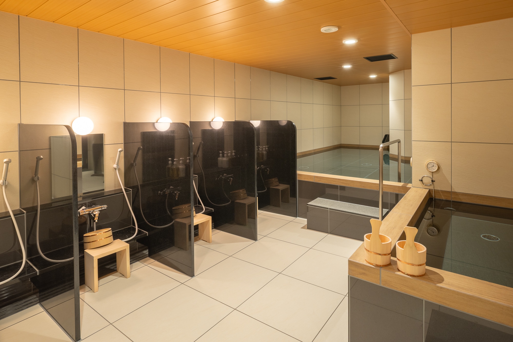 Large public bath (women's)