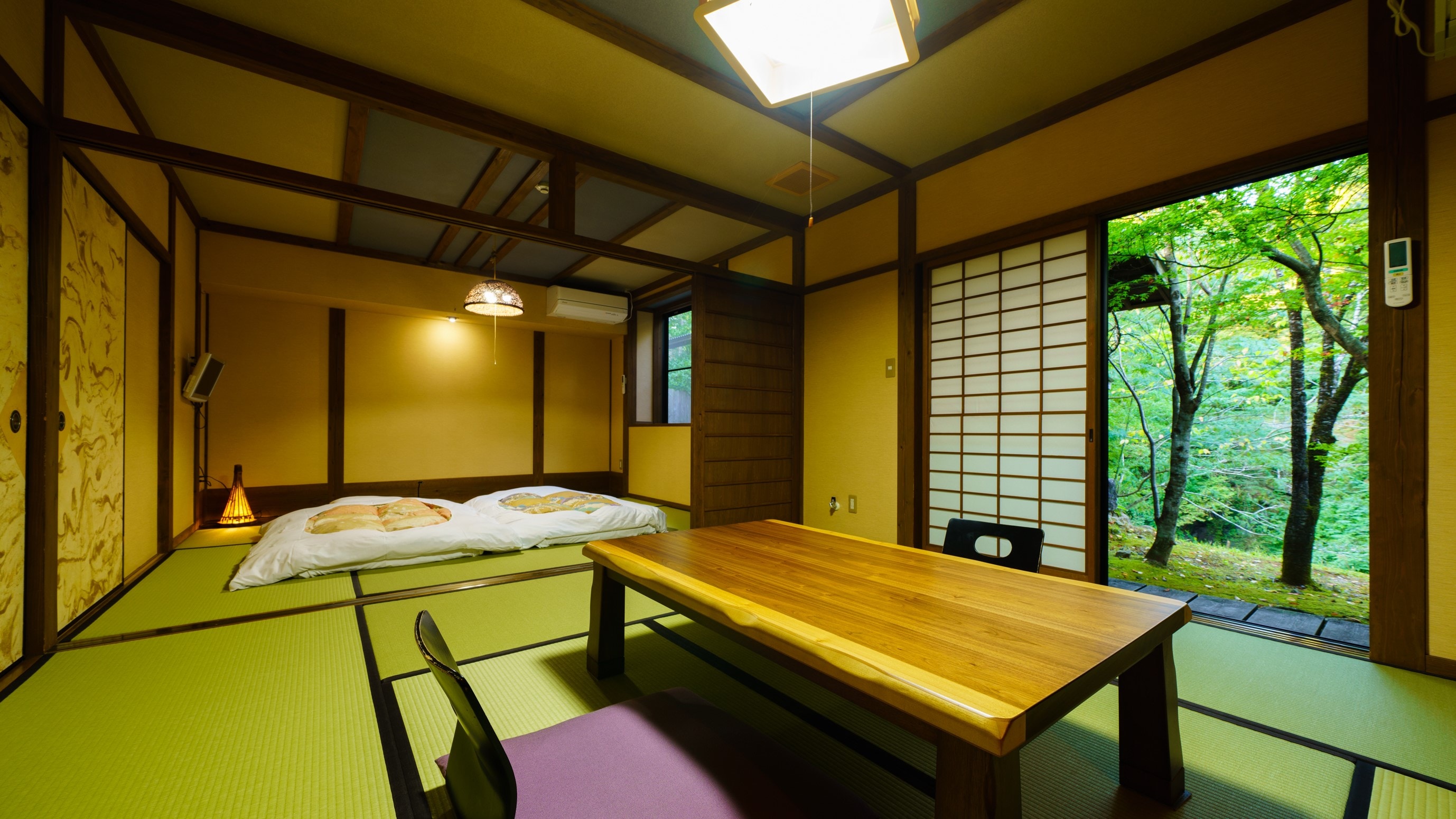 River side Japanese-style room