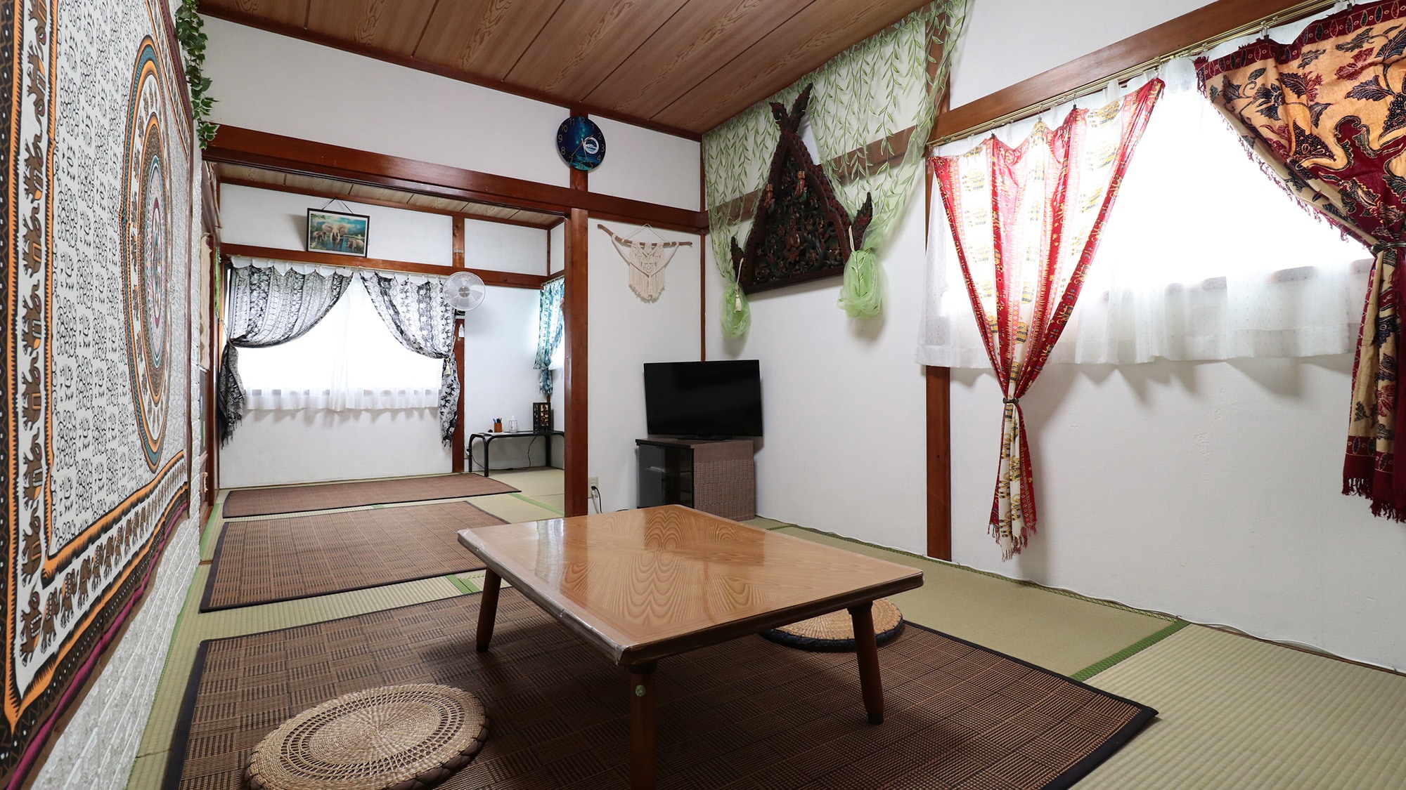 [Guest Rooms] Japanese-style room, Balinese-style room *
