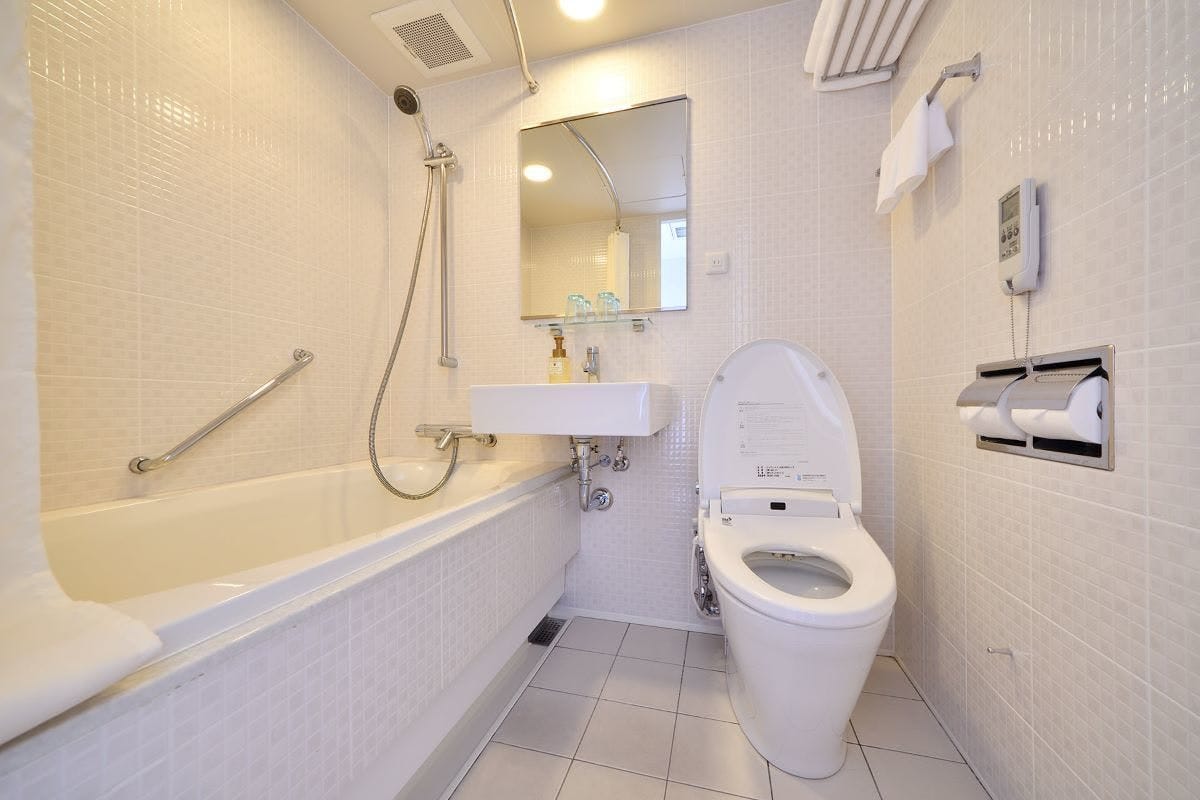 Compact double bathroom