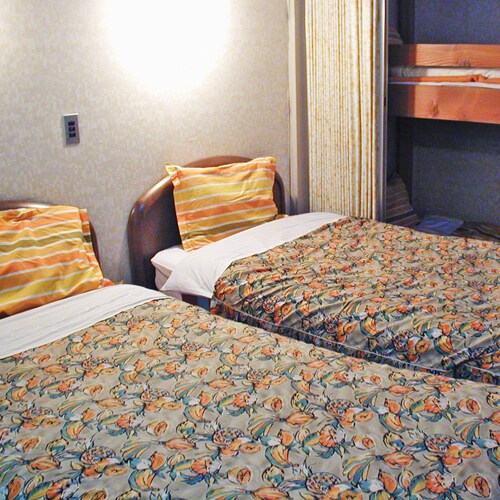 Western-style twin room