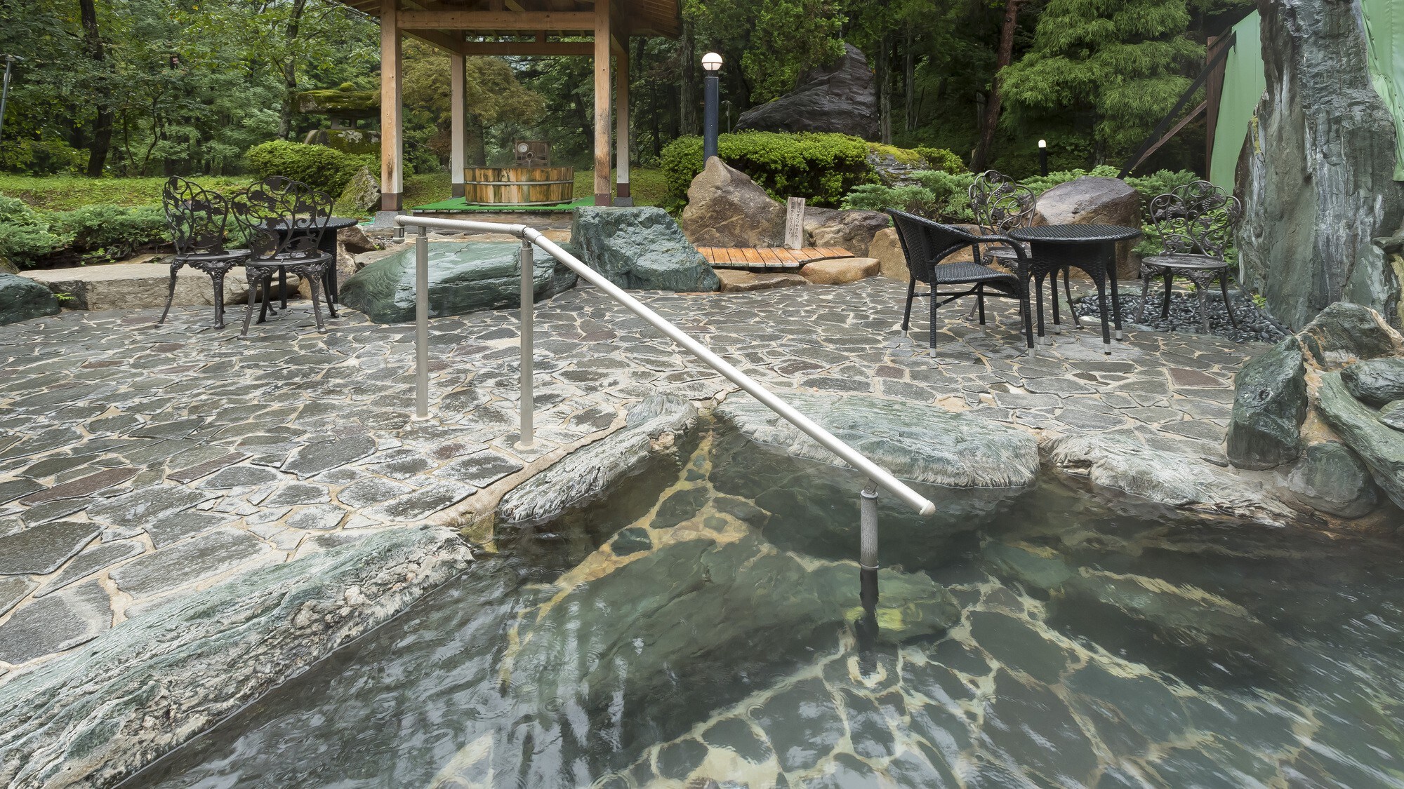 Open-air bath