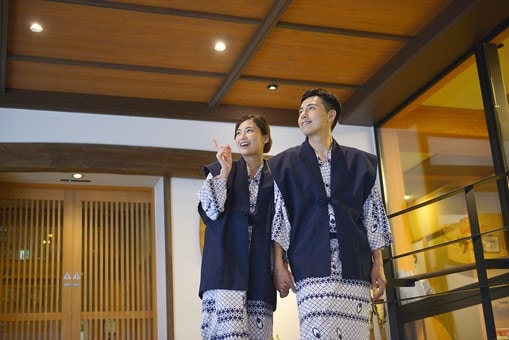 Couple P image ① In front of the entrance