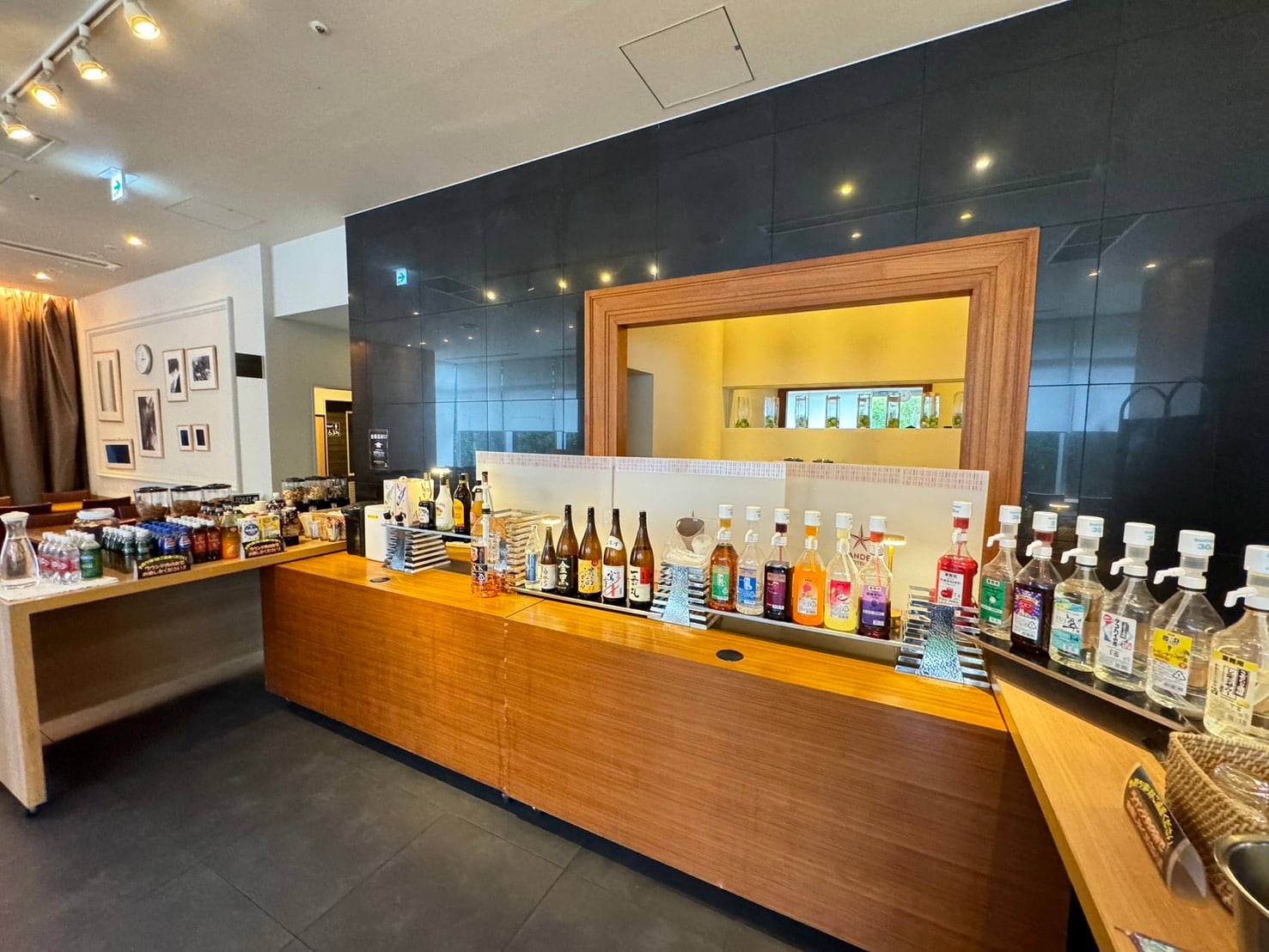 HappyHour Alcoholic drinks, soft drinks, and snacks: Over 60 varieties in total