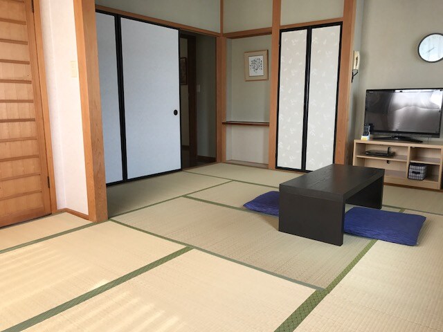 Japanese-style room