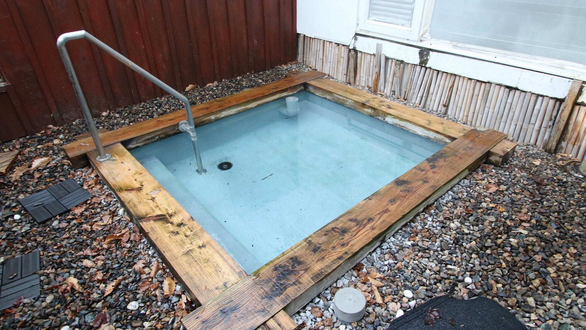 *Open-air bath/hot spring lovers will be pleased to know that this bath is available 24 hours a day. Please take your time and relax.