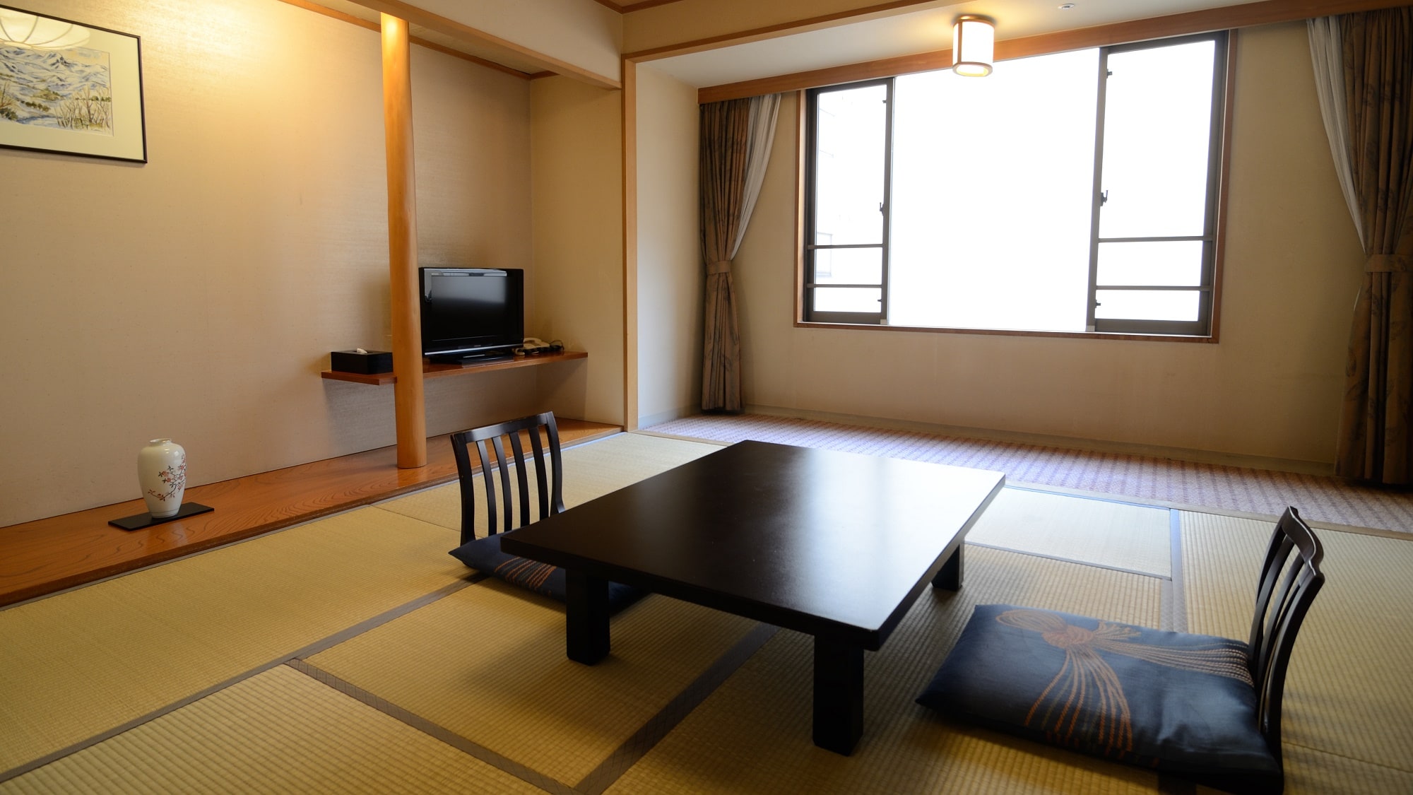 [日式房間8張榻榻米]適合2人入住。一個既不太窄也不太寬的平靜空間。 * 風景是內房的酒店牆