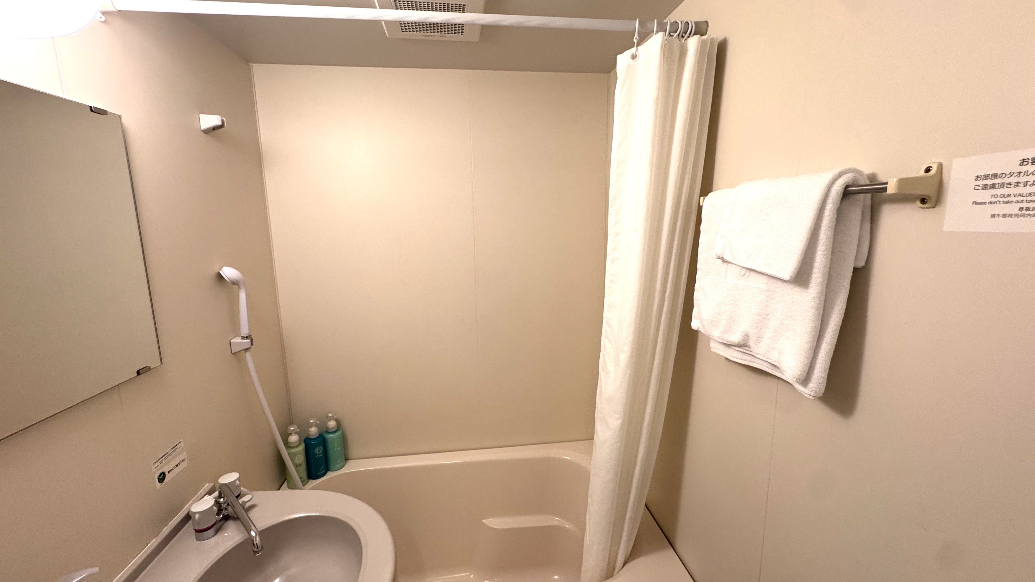 Standard unit bathroom for 2 people
