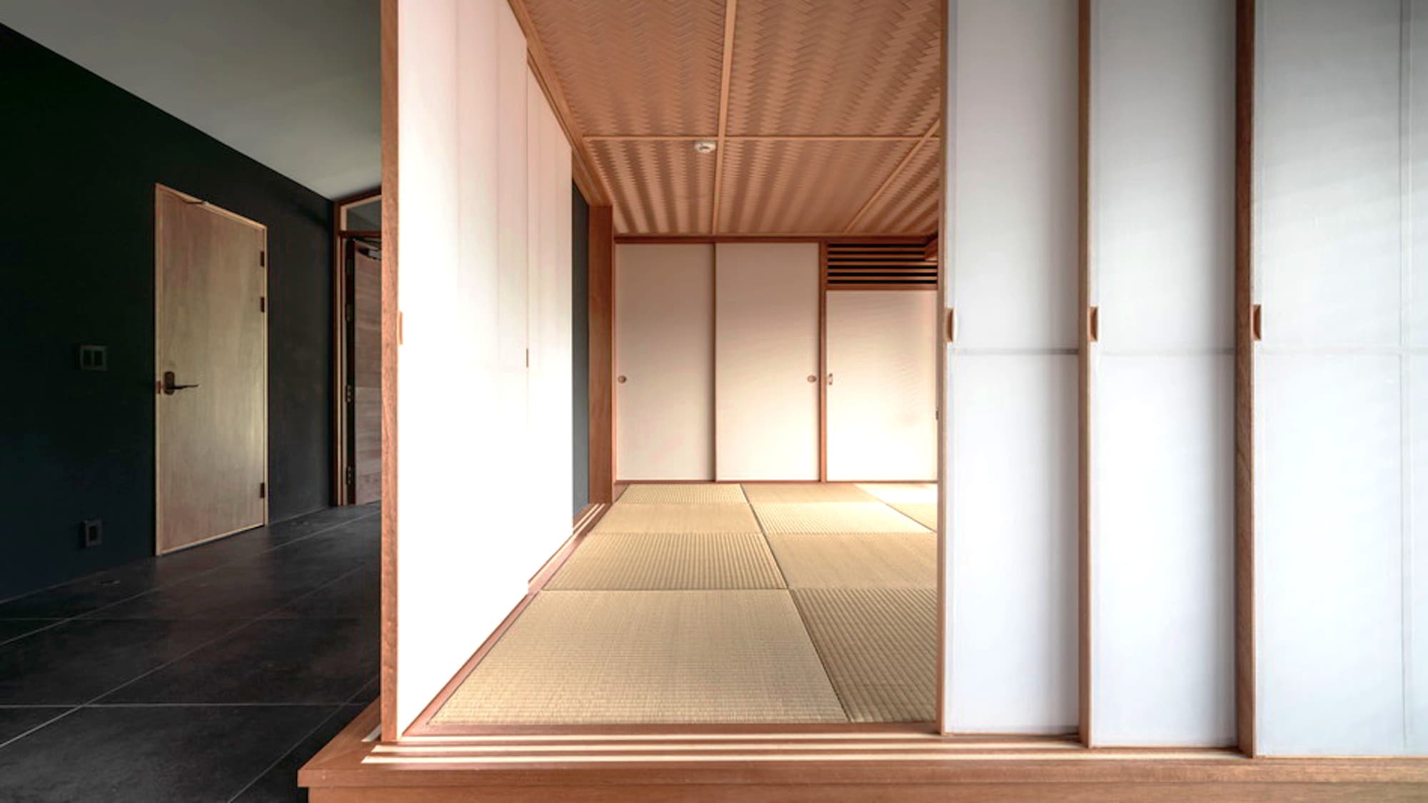 ・The Japanese-style room, designed for family stays and inbound tourists, features an impressive wickerwork ceiling.