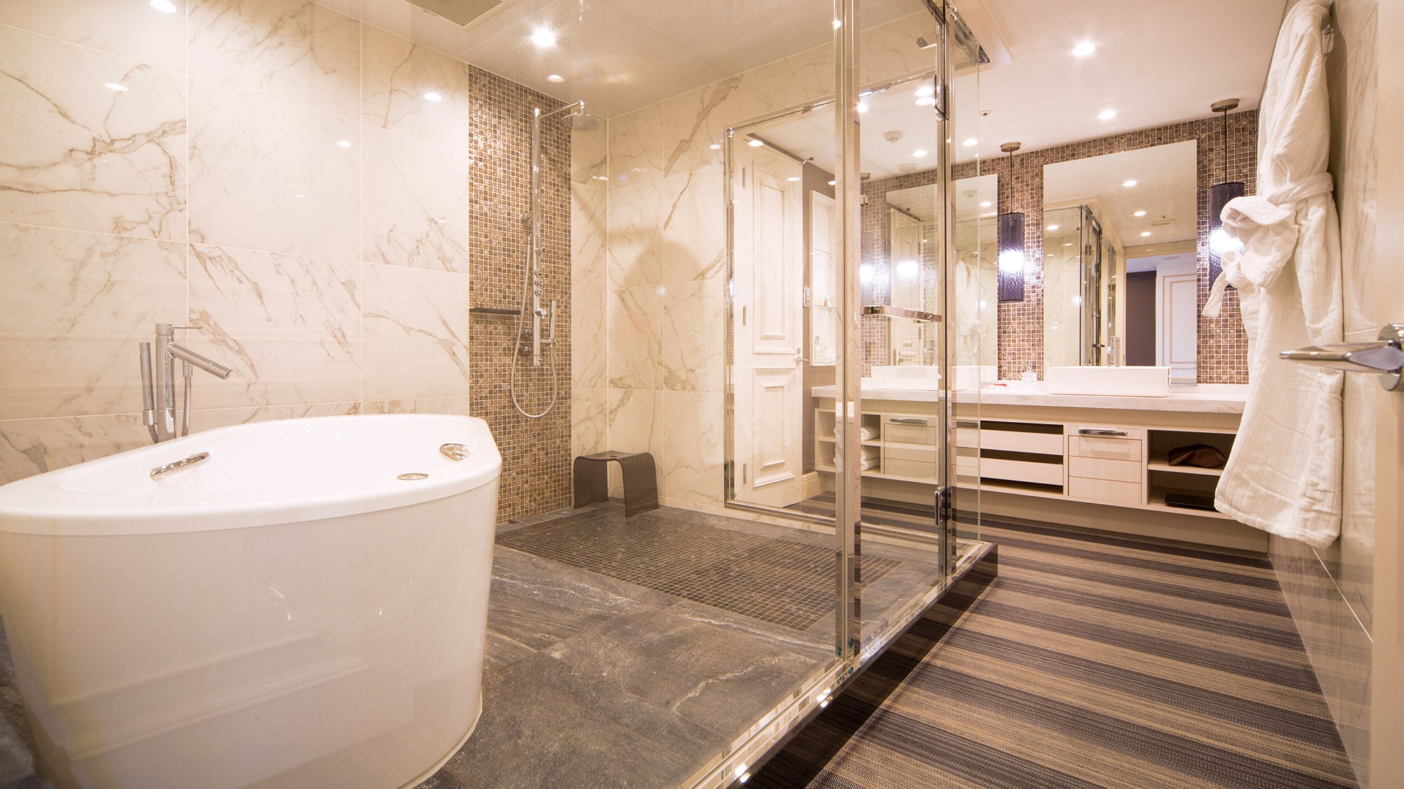 Piena Suite Room 1001 (example bathroom)
