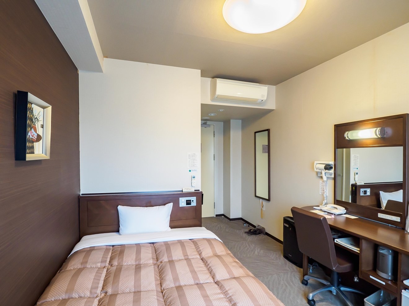  ■ Standard single room ■ Bright, simple, clean and calm atmosphere