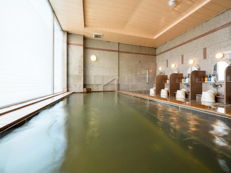 Large natural hot spring bath on the 14th floor