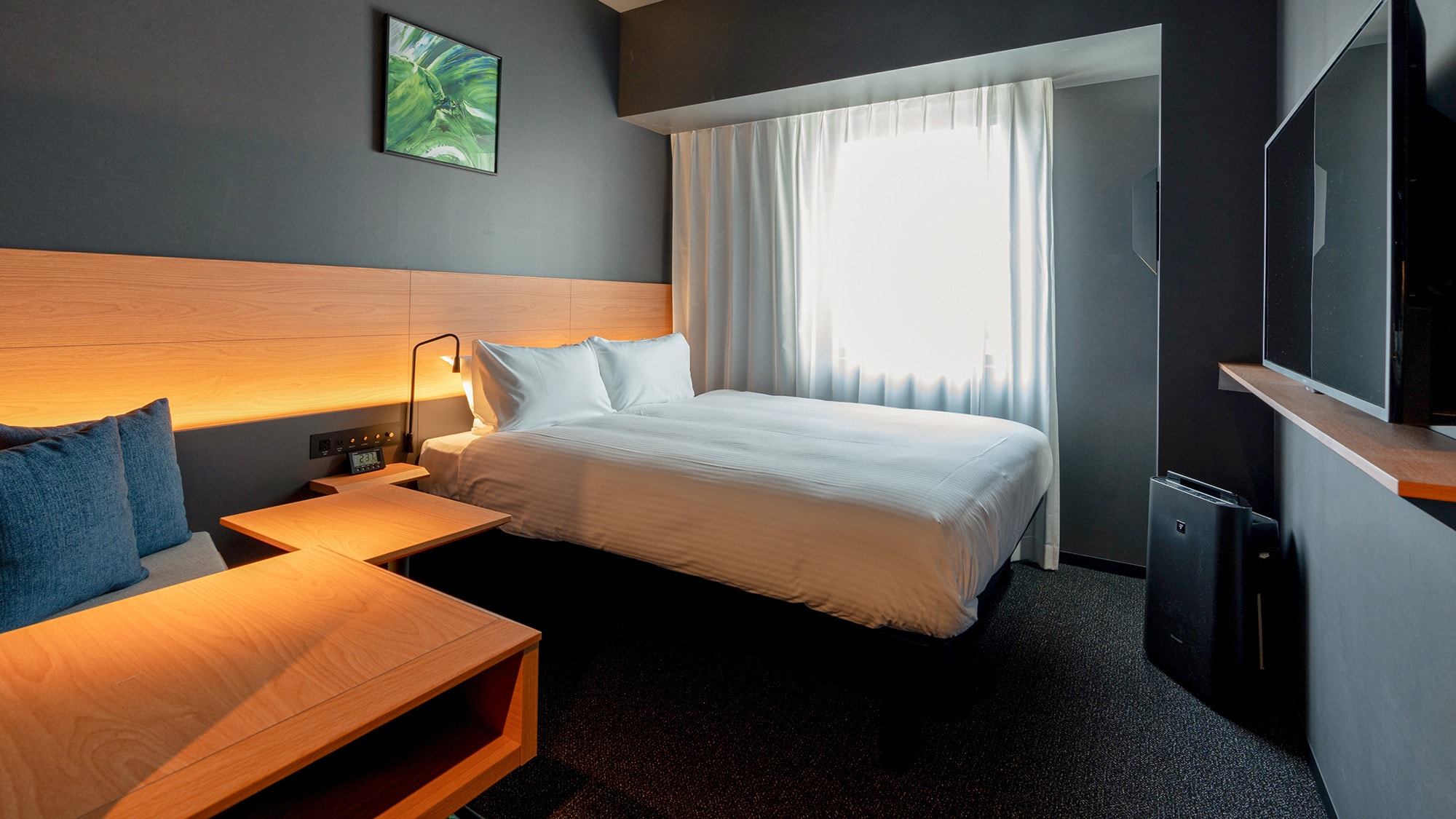 [Queen Double Room] This is the most common room in our hotel. It is equipped with a 160cm wide queen bed.