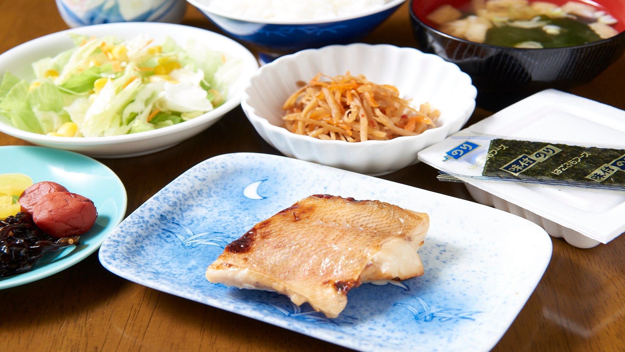 Breakfast (charged. Fish change daily.)