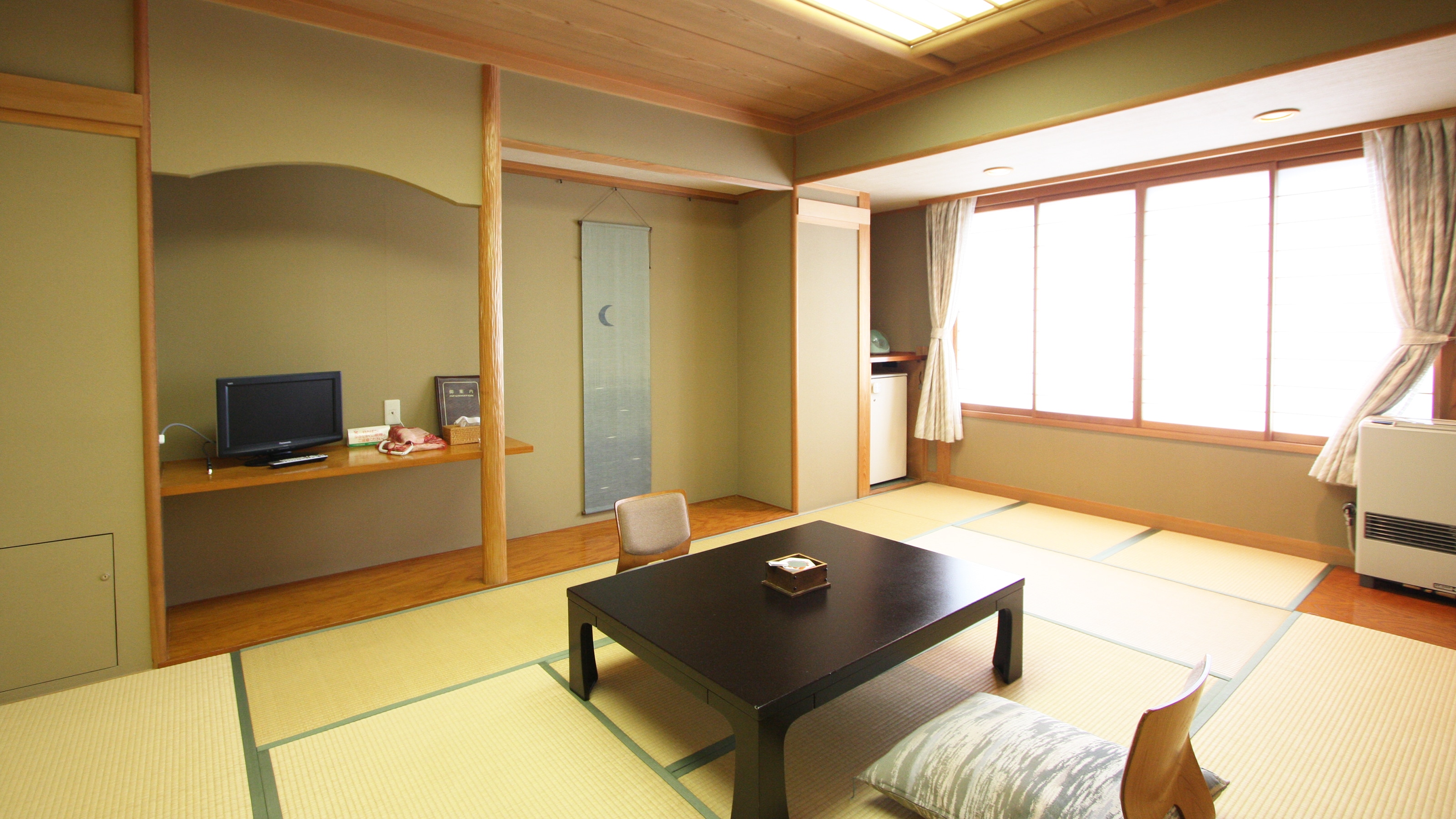 Japanese-style room (10 tatami mats) with toilet