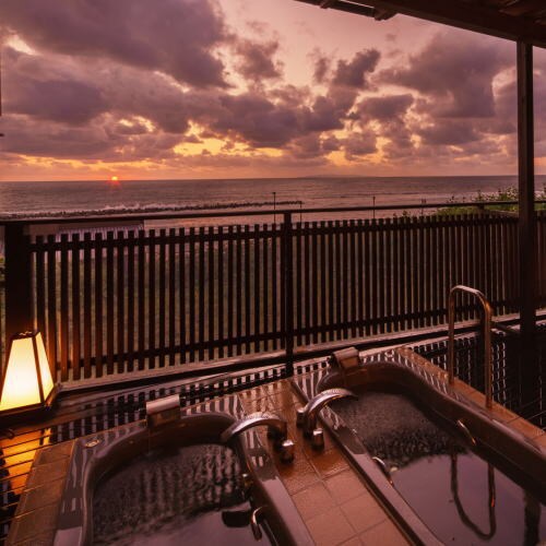 Enjoy the sunset from the private open-air bath in the annex "Kamiryo" guest room.