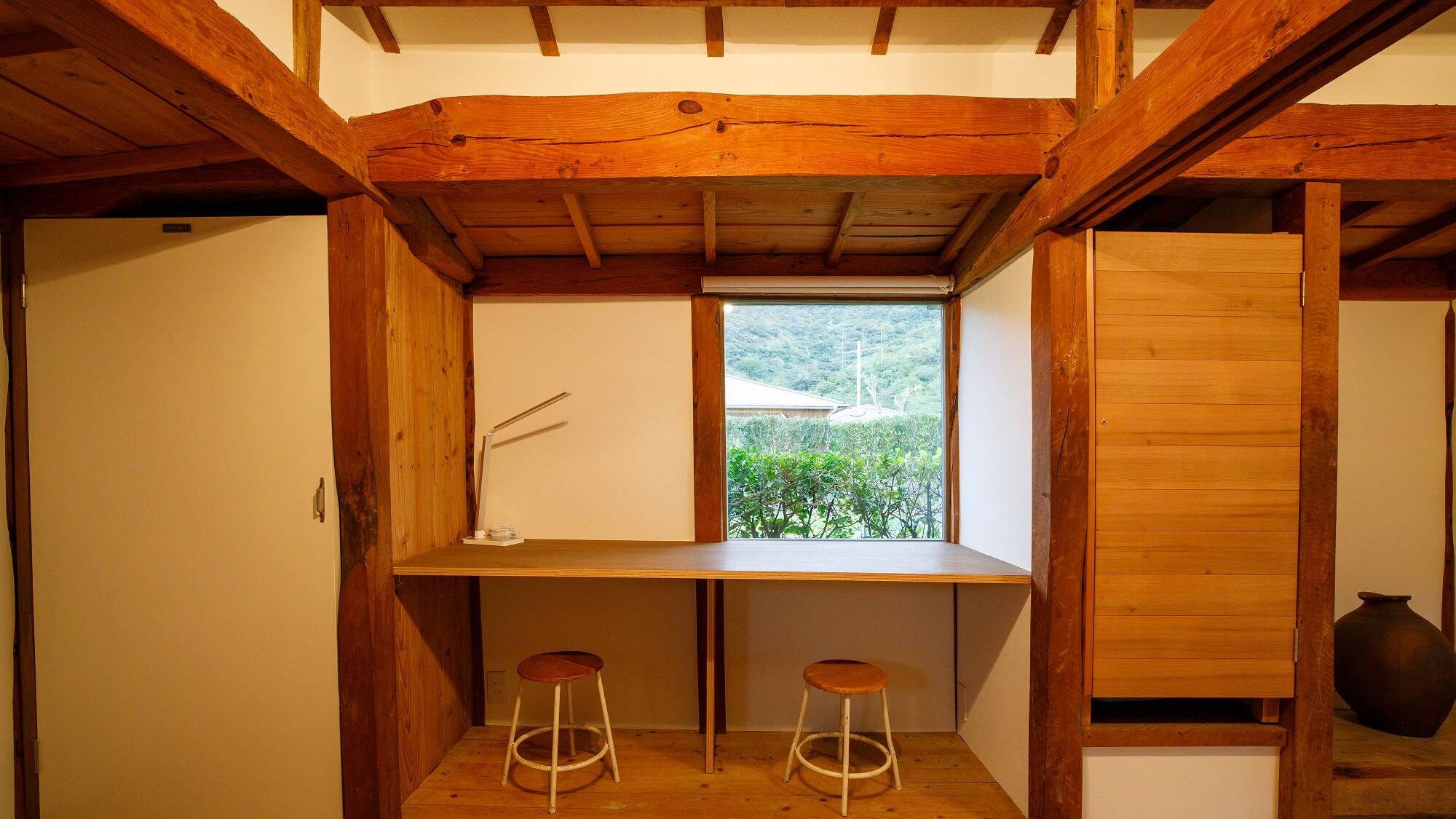 ＜Sea View Roof Inn＞Interior and Reading Spot